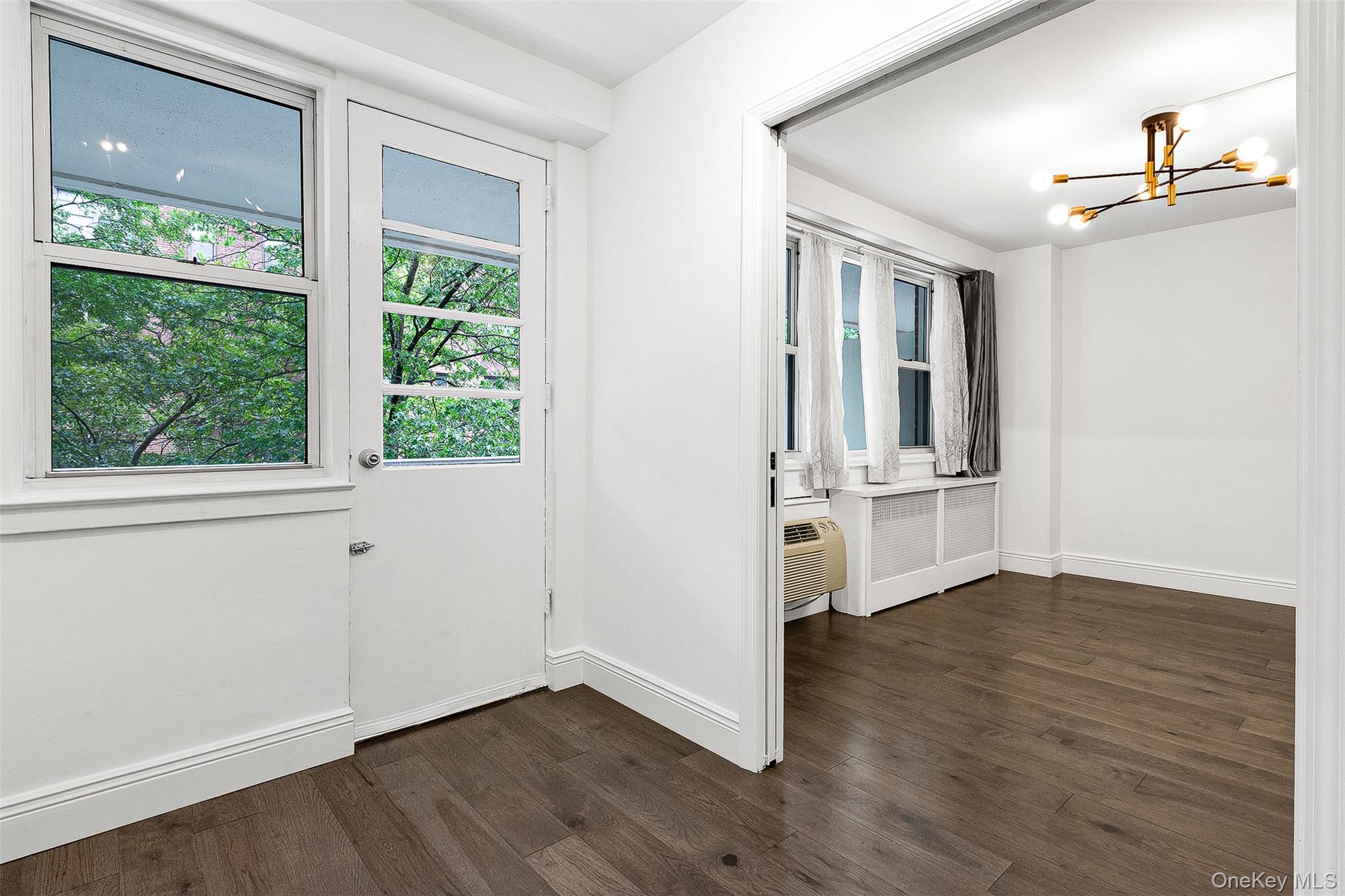#13 photo, 110-50 71st Road, クイーンズ区 Forest Hills , NY 11375
