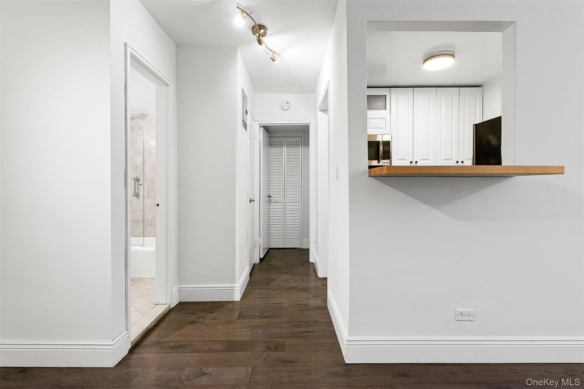 #17 photo, 110-50 71st Road, クイーンズ区 Forest Hills , NY 11375