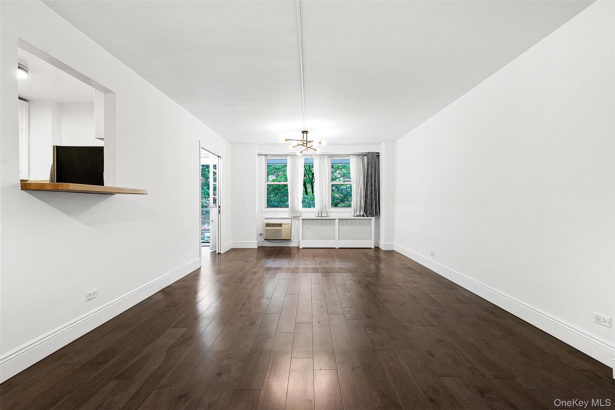 #9 photo, 110-50 71st Road, クイーンズ区 Forest Hills , NY 11375