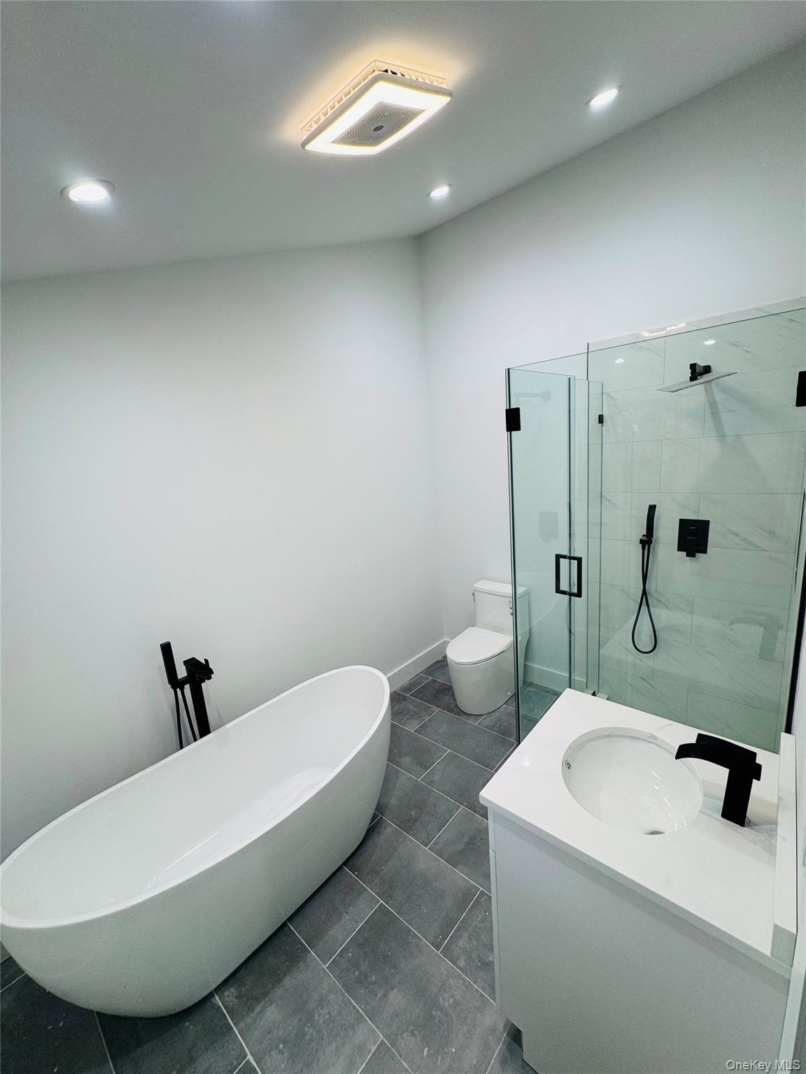 #16 photo, 105 Old Riverhead Road, Hampton Bays , NY 11946