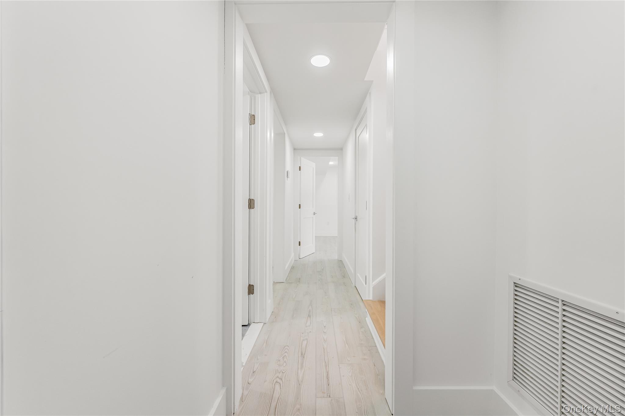 #20 photo, 105 Old Riverhead Road, Hampton Bays , NY 11946