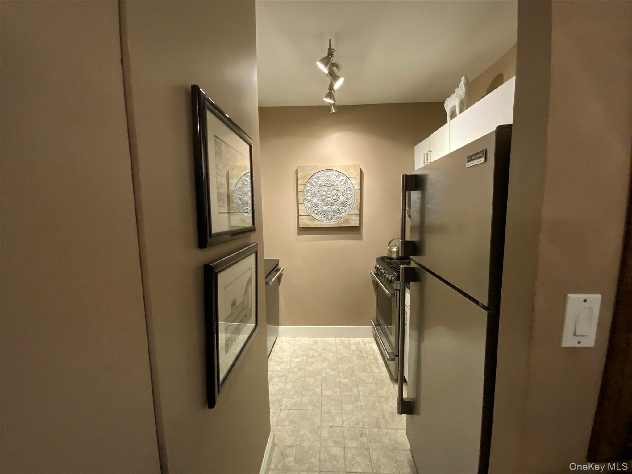 #7 photo, 27110 Grand Central Parkway Parkway, クイーンズ区 Floral Park , NY 11005