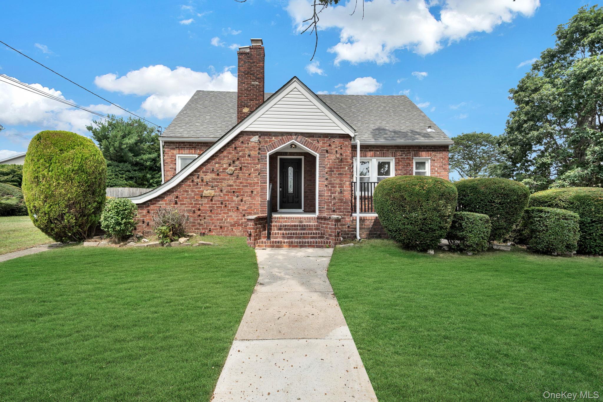 #1 photo, 25 Walnut Avenue, नासाउ काउंटी Farmingdale , NY 11735