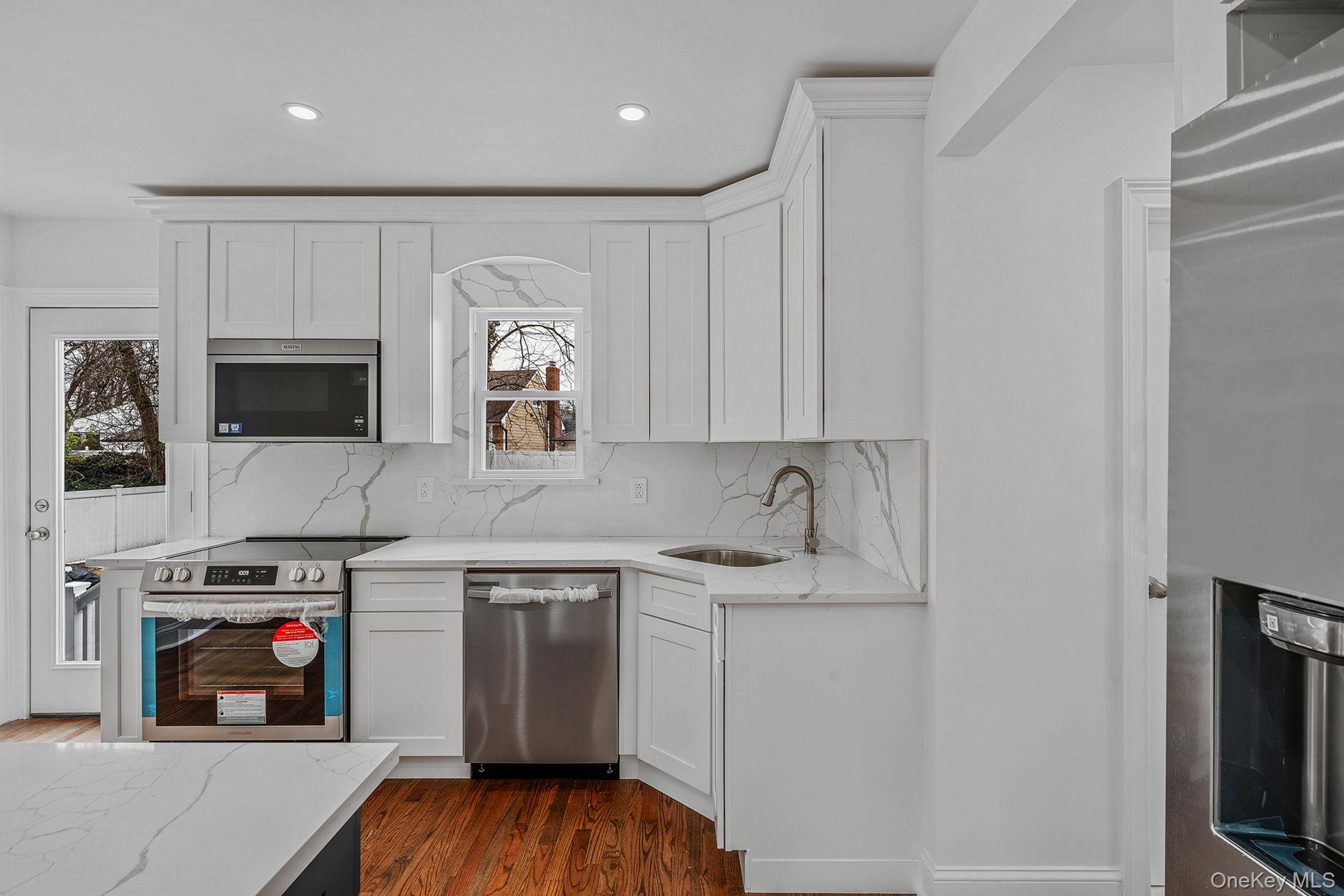 #11 photo, 255 Moore Avenue, Freeport , NY 11520