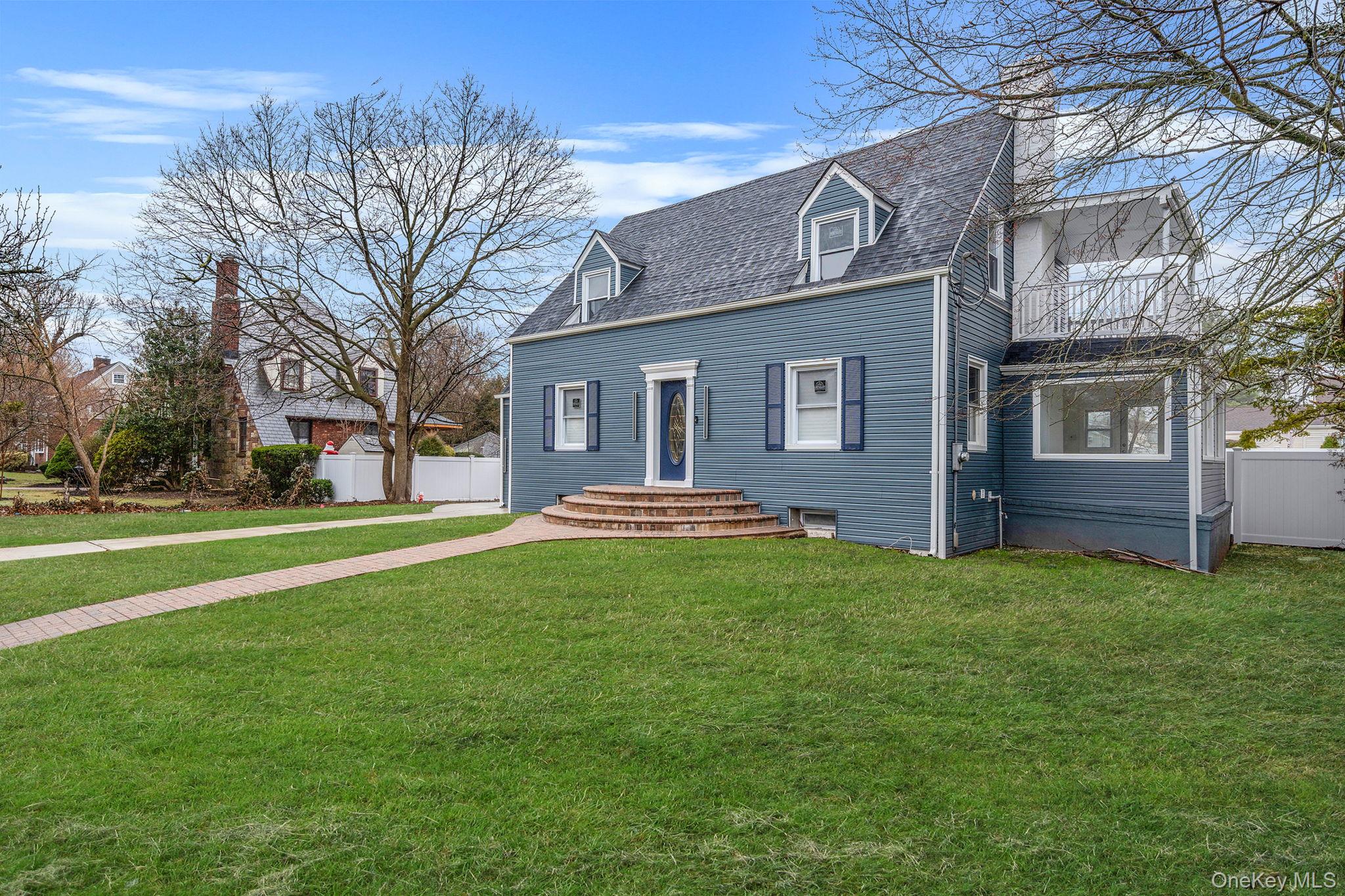 #3 photo, 255 Moore Avenue, Freeport , NY 11520