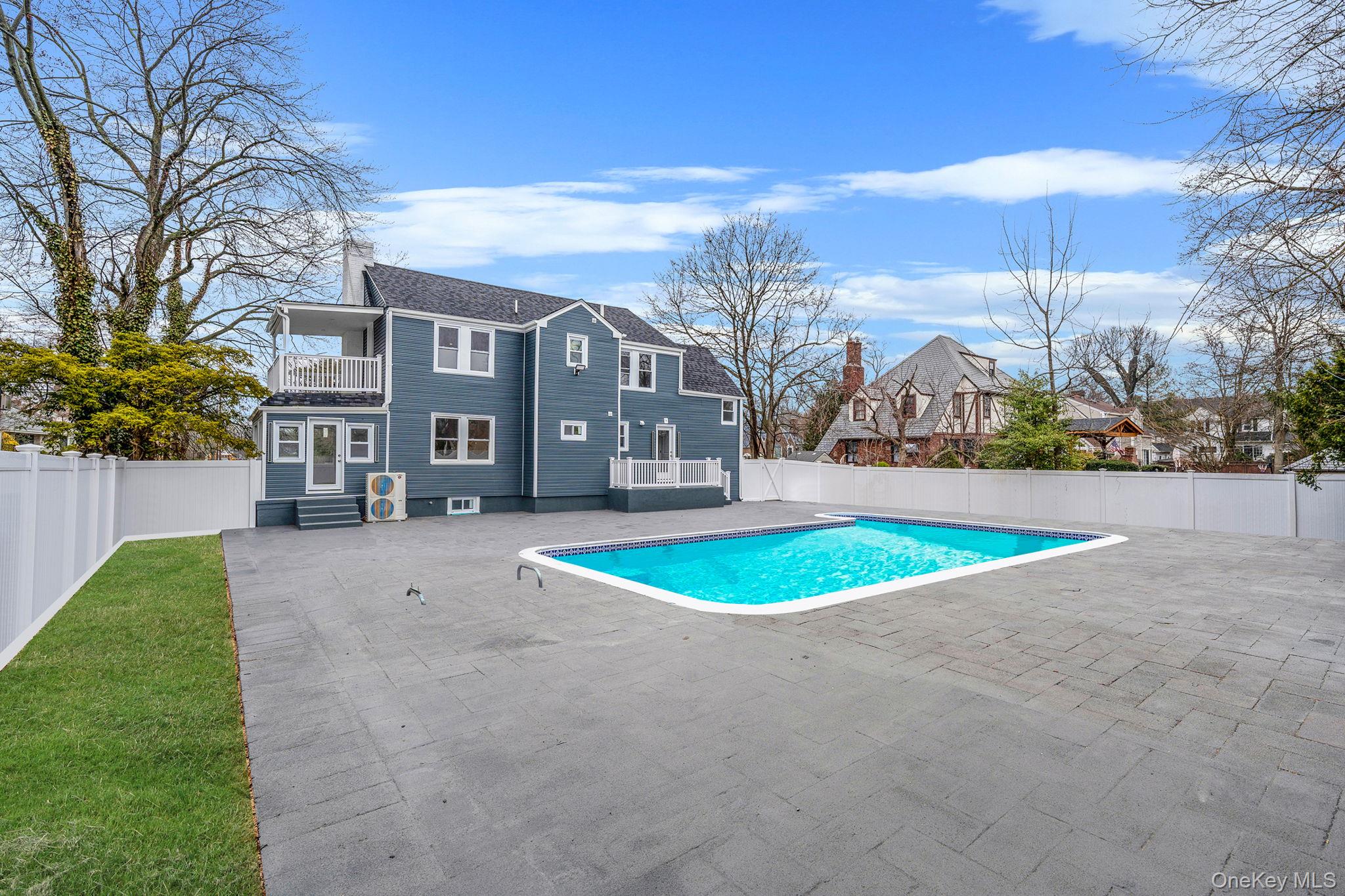 #6 photo, 255 Moore Avenue, Freeport , NY 11520