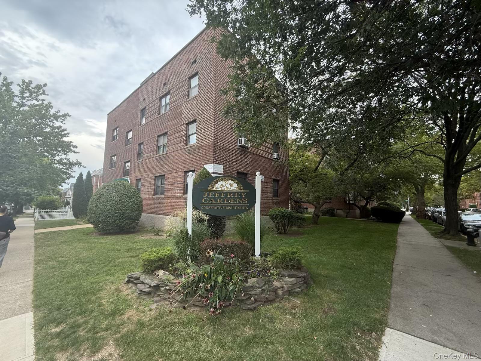 #1 photo, 46-41 215th St, Bayside , NY 11361