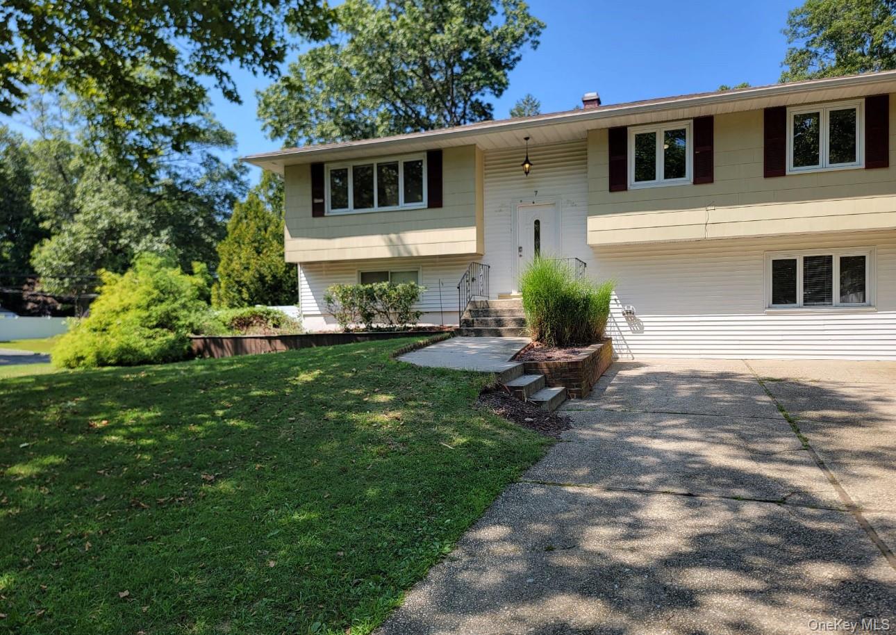 #1 photo, 7 Mark Street, سوفولك Port Jefferson Station , NY 11776