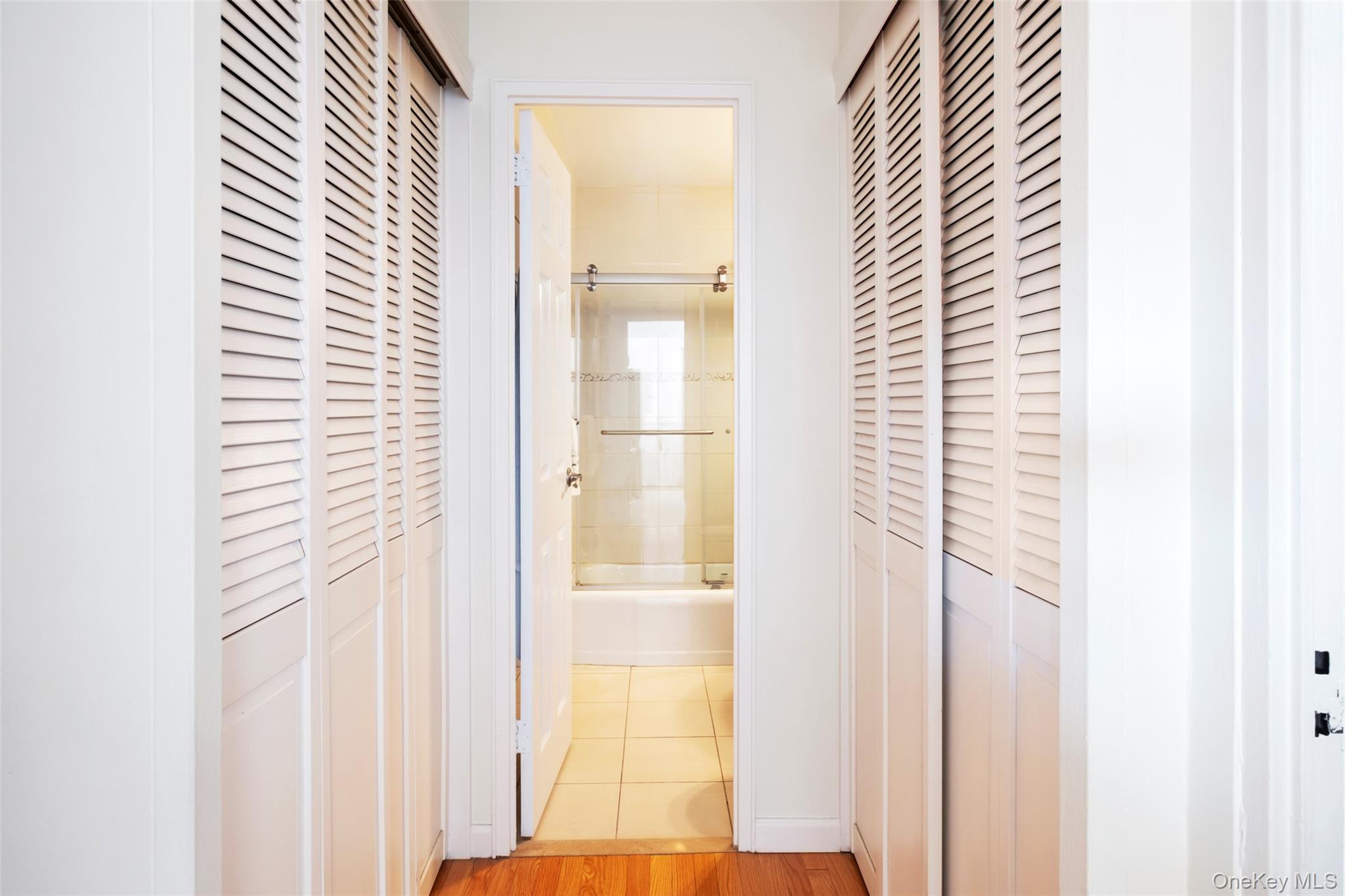 #13 photo, 110-11 Queens Boulevard, クイーンズ区 Forest Hills , NY 11375