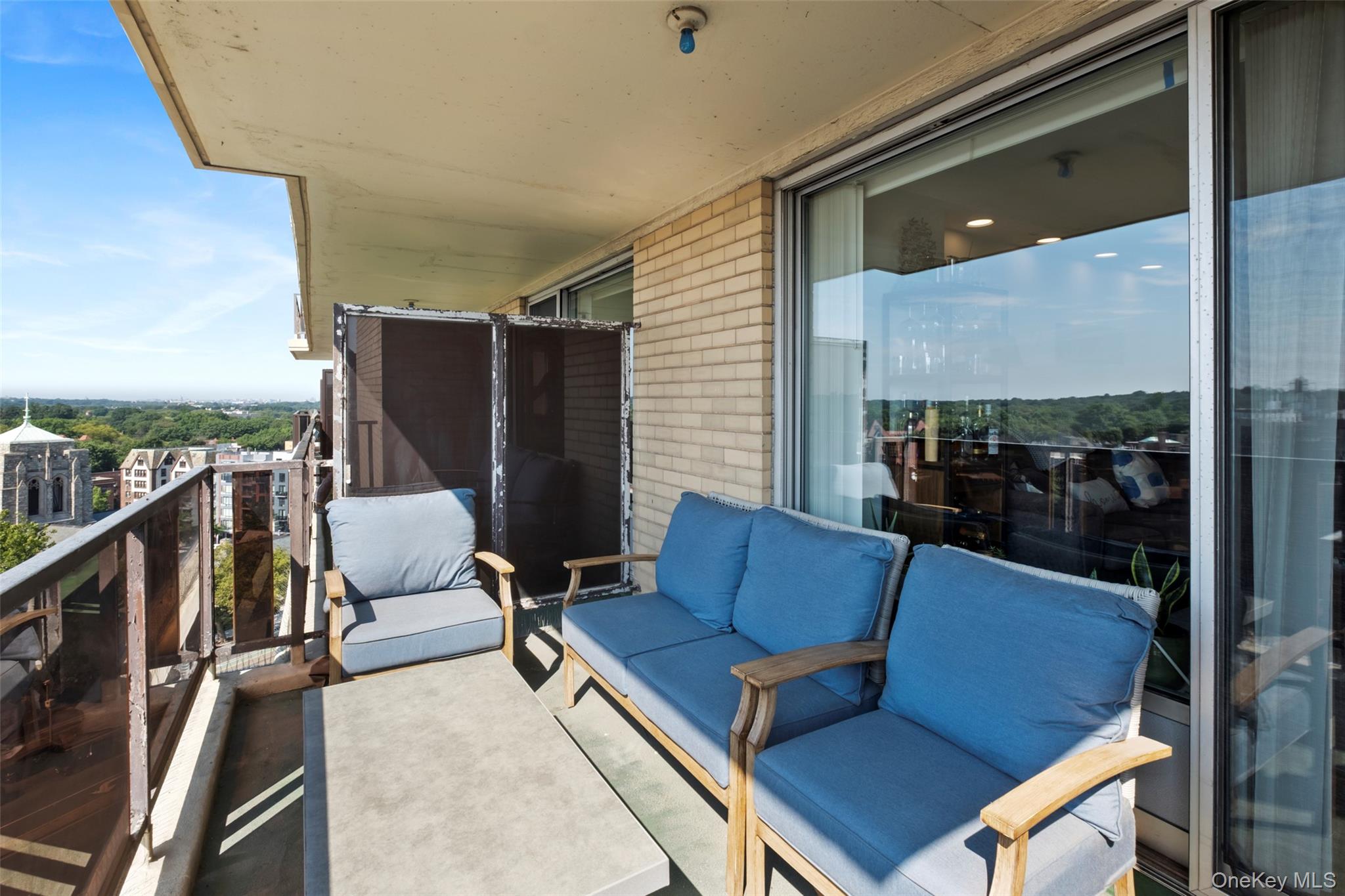 #15 photo, 110-11 Queens Boulevard, クイーンズ区 Forest Hills , NY 11375