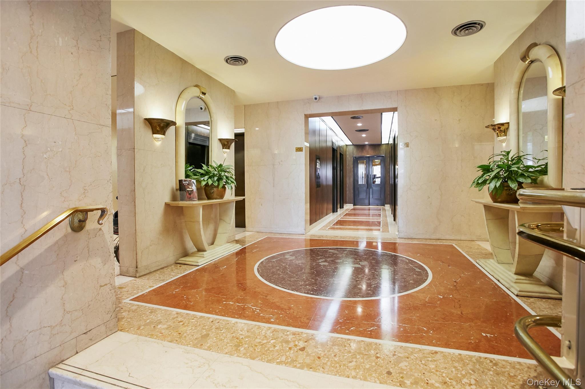 #17 photo, 110-11 Queens Boulevard, クイーンズ区 Forest Hills , NY 11375