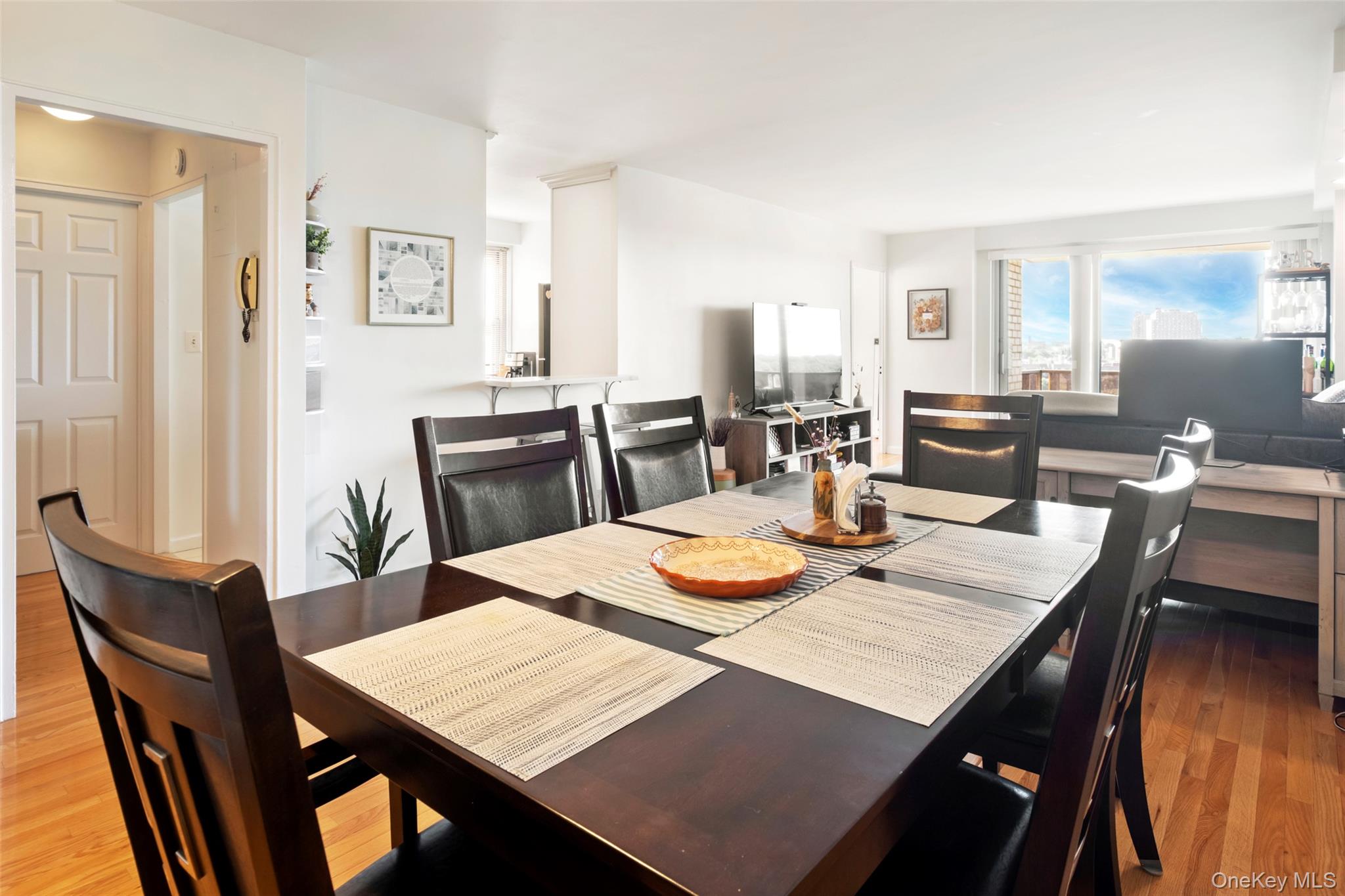 #3 photo, 110-11 Queens Boulevard, クイーンズ区 Forest Hills , NY 11375