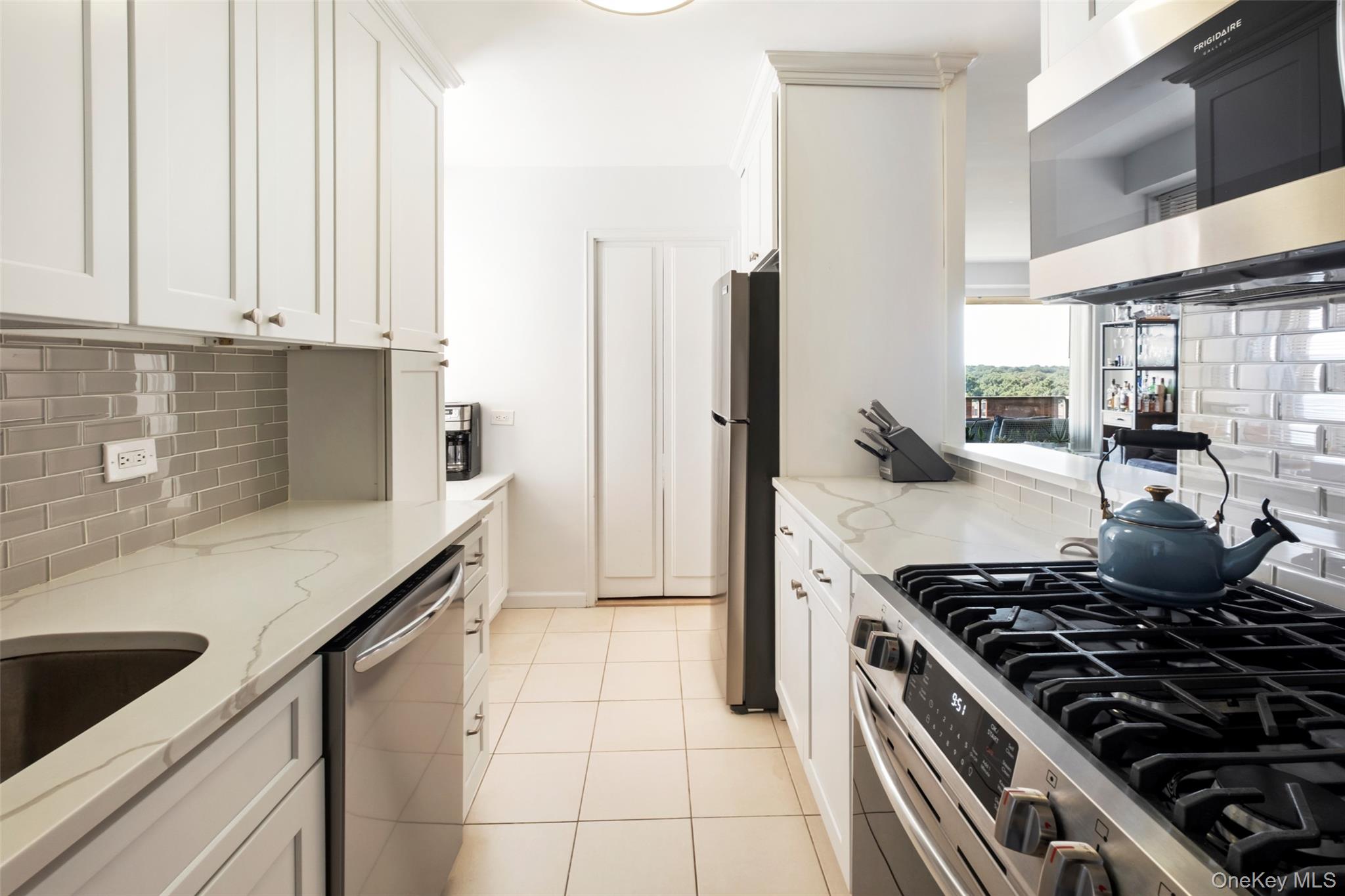 #9 photo, 110-11 Queens Boulevard, クイーンズ区 Forest Hills , NY 11375