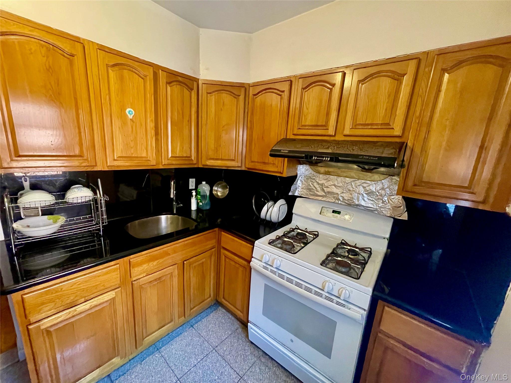 #13 photo, 4425 Macnish Street, クイーンズ区 Elmhurst , NY 11373