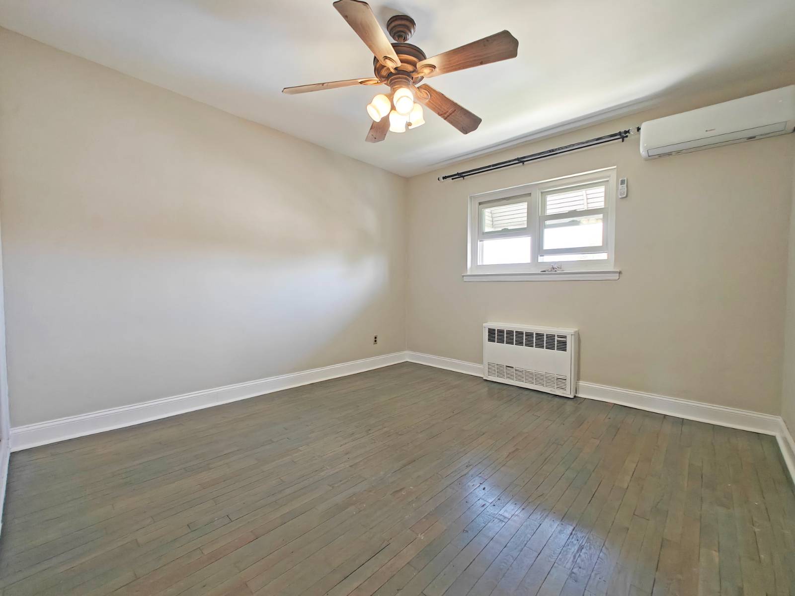 #6 photo, 3324 Hone Ave, Bronx , NY 10469