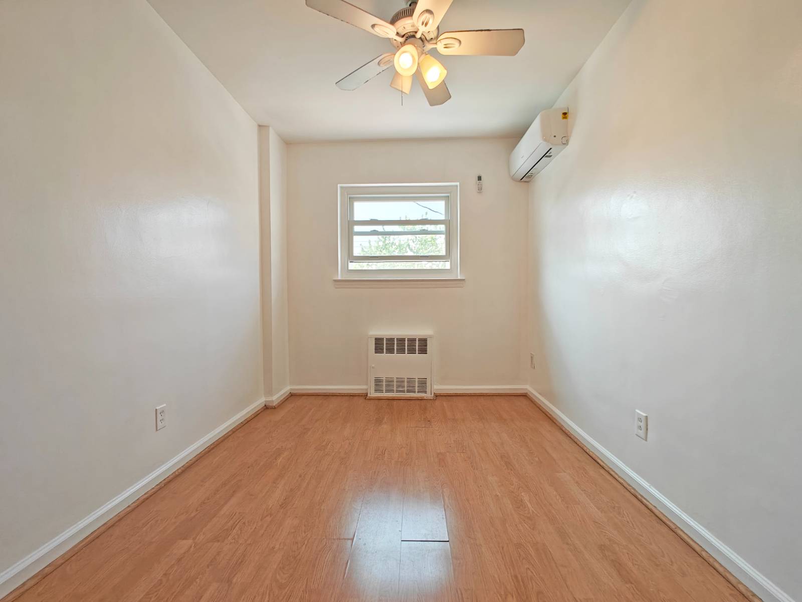 #9 photo, 3324 Hone Ave, Bronx , NY 10469