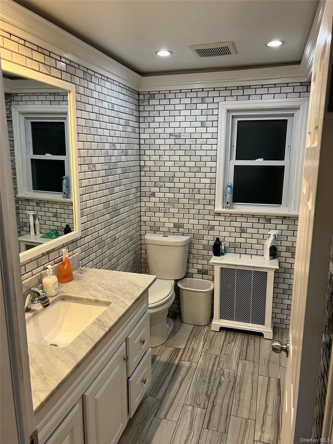 #5 photo, 5 2nd Place, ナッソー郡 Roosevelt , NY 11575