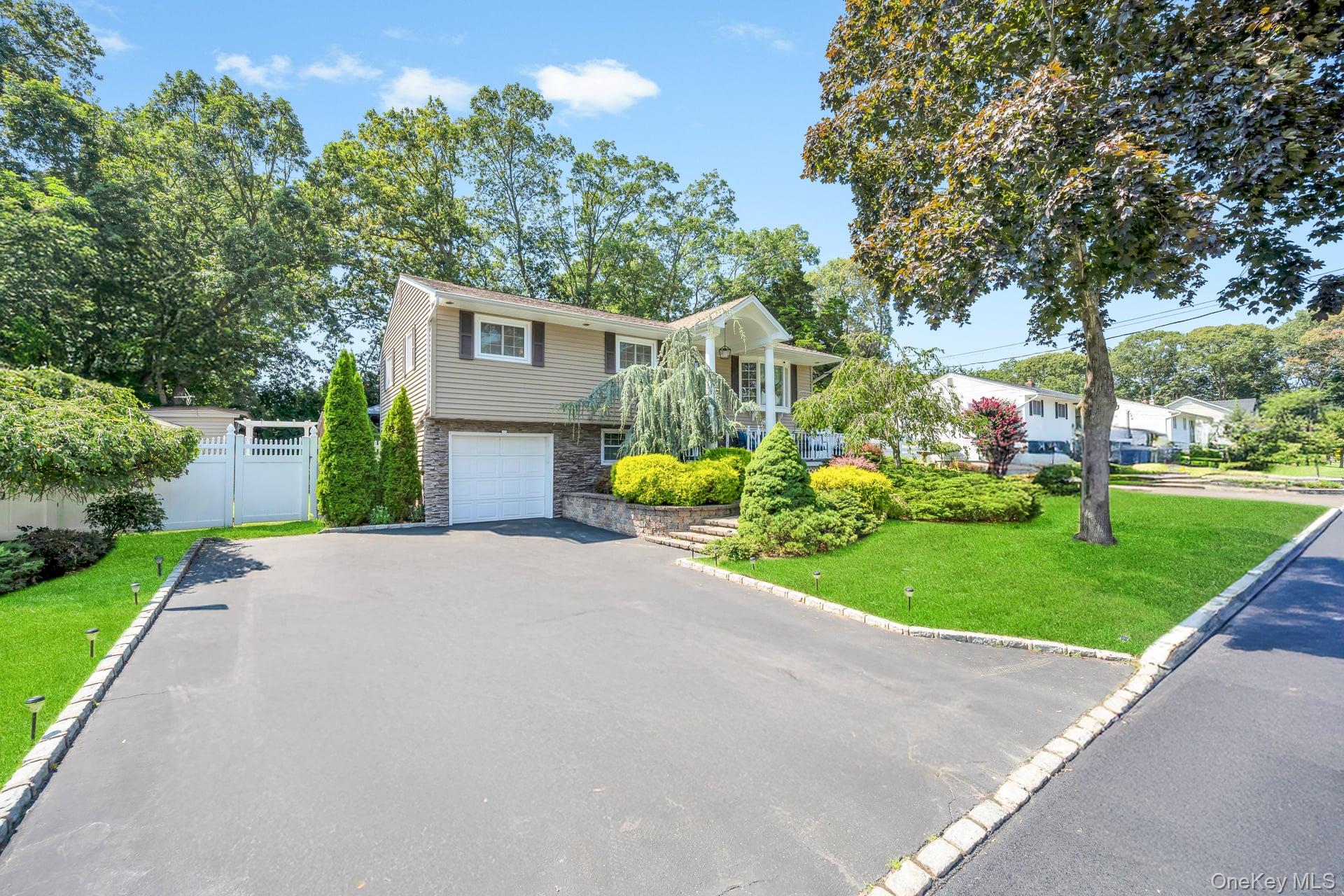 #1 photo, 152 Saint James Avenue, מחוז סאפוק Saint James , NY 11780