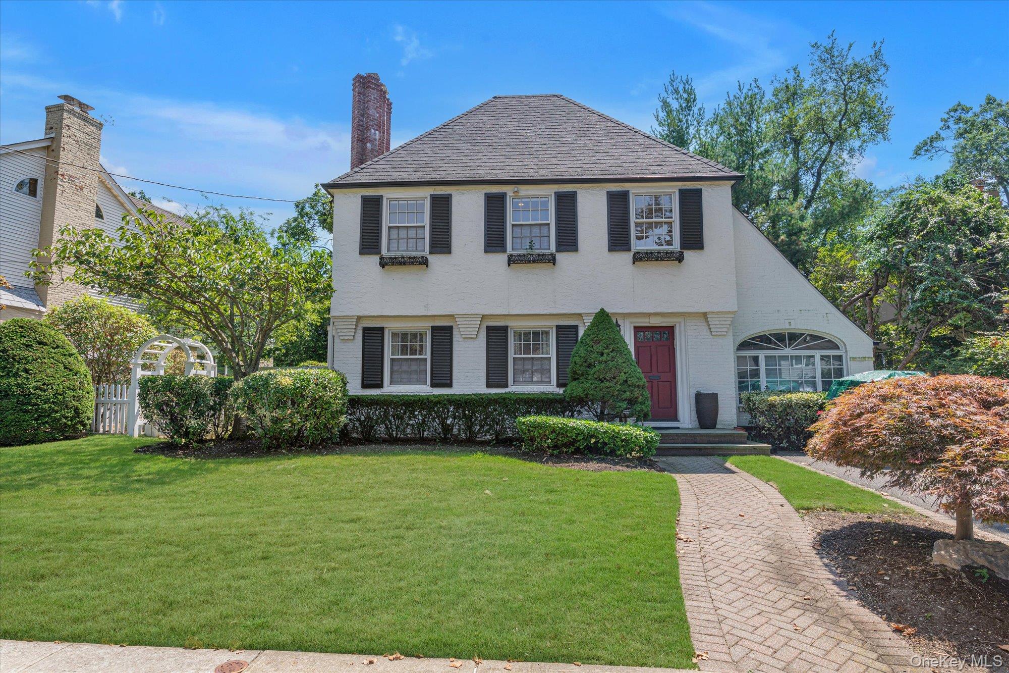 #1 photo, 7 Stuyvesant Place, Lawrence , NY 11559