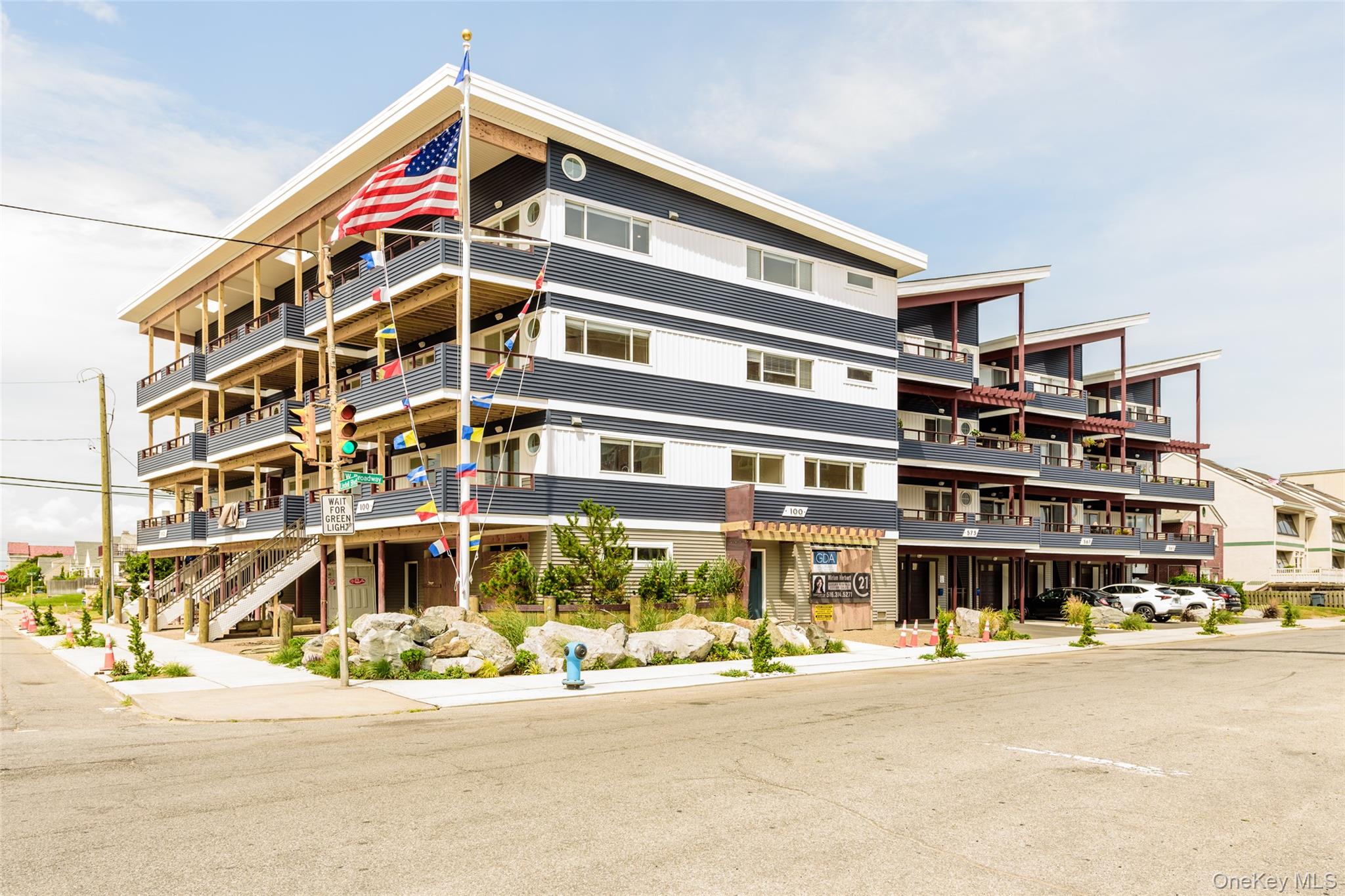 #1 photo, 100 Lindell Boulevard, नासाउ काउंटी Long Beach , NY 11561