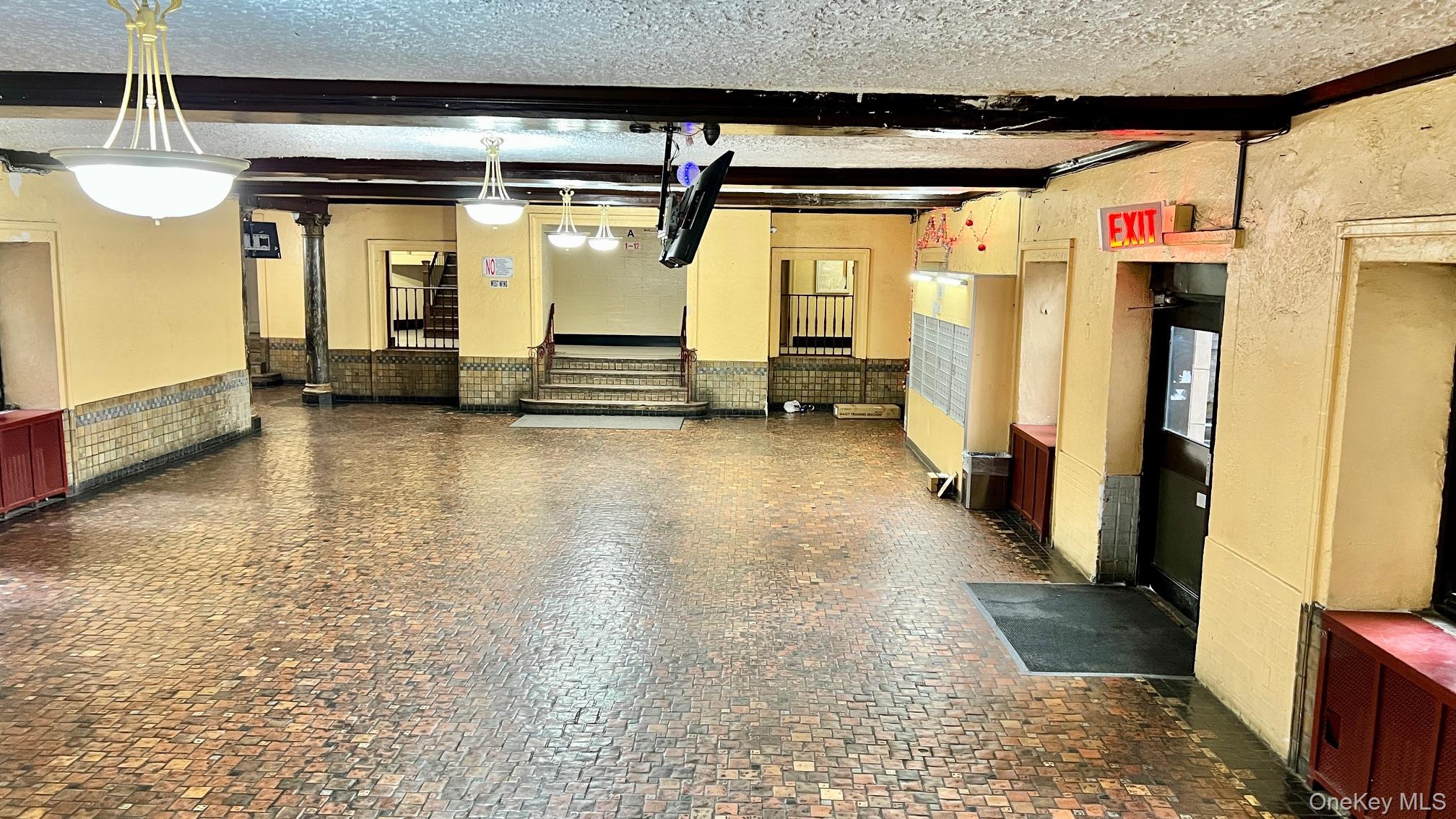 #19 photo, 7035 Broadway, Jackson Heights , NY 11372