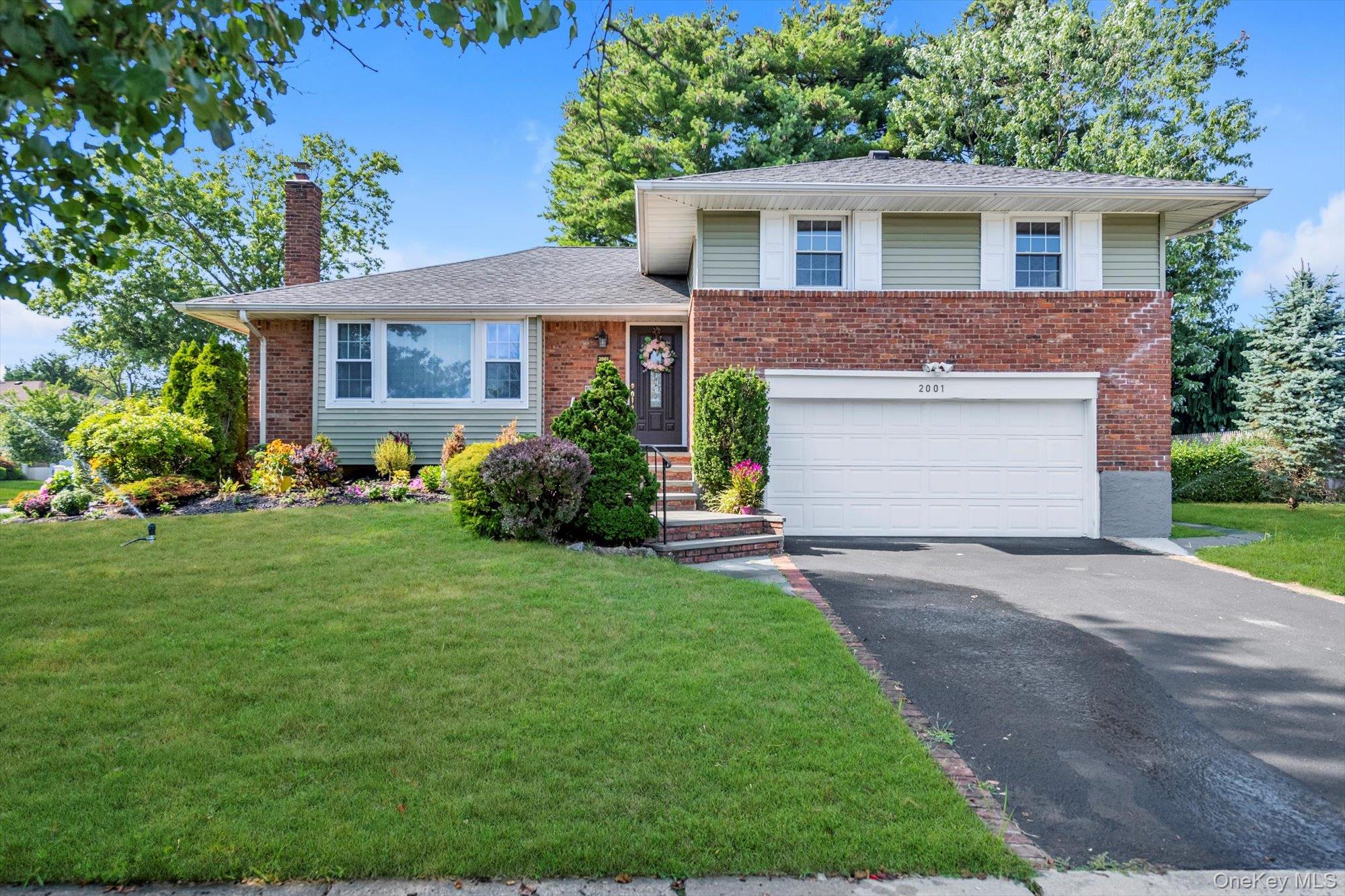 #1 photo, 2001 Wellington Court, ナッソー郡 Westbury , NY 11590