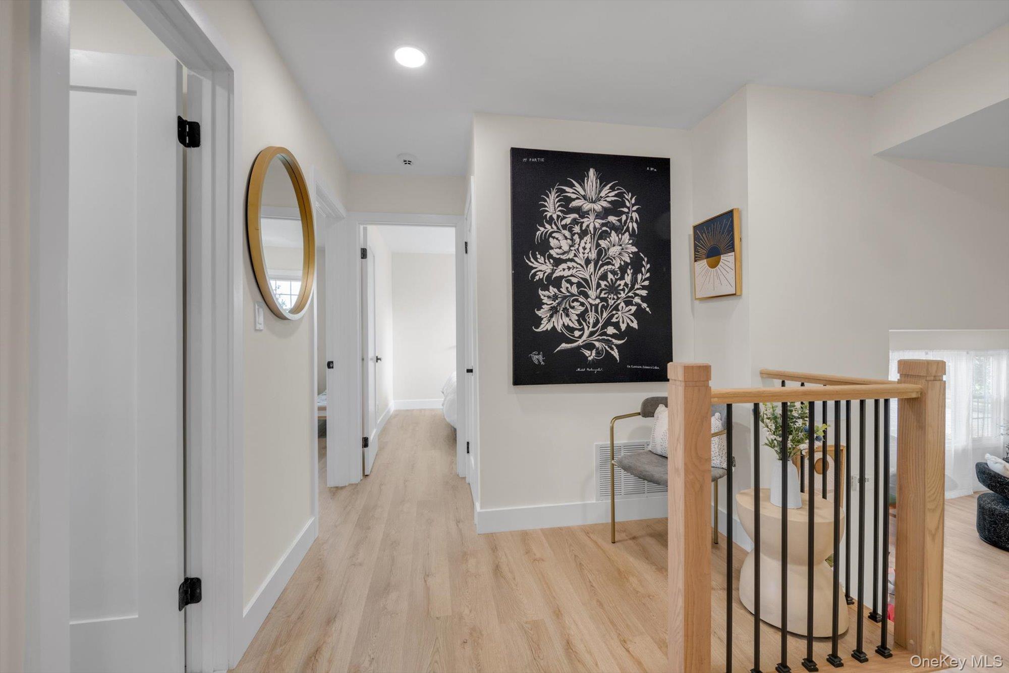 #10 photo, 2001 Wellington Court, ナッソー郡 Westbury , NY 11590