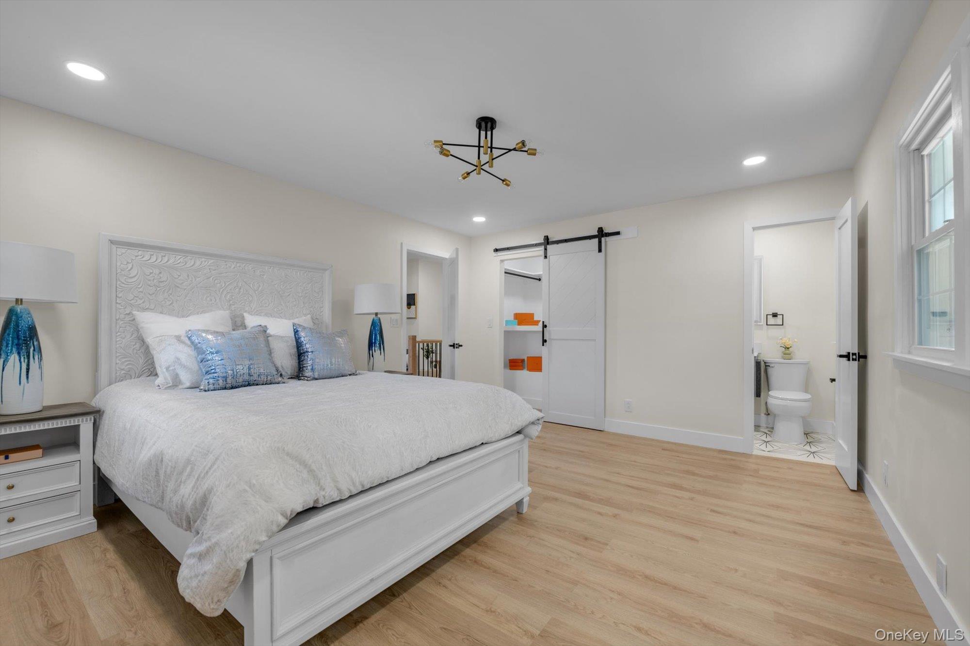 #11 photo, 2001 Wellington Court, ナッソー郡 Westbury , NY 11590