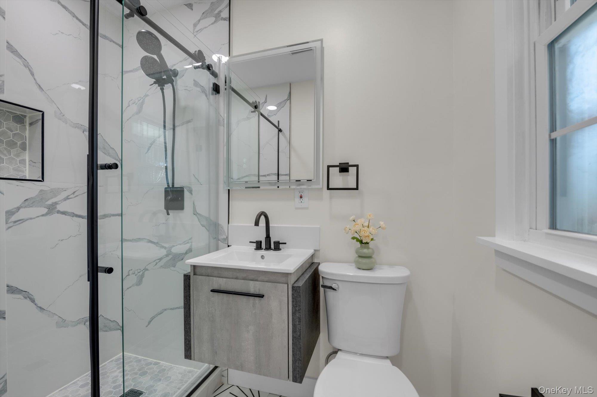 #13 photo, 2001 Wellington Court, ナッソー郡 Westbury , NY 11590