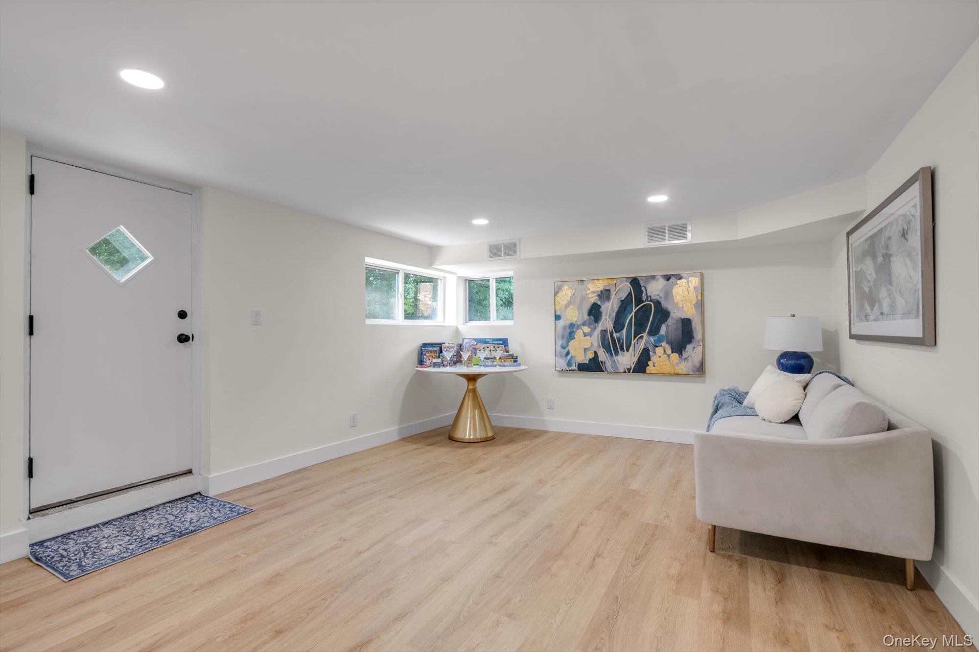 #17 photo, 2001 Wellington Court, ナッソー郡 Westbury , NY 11590