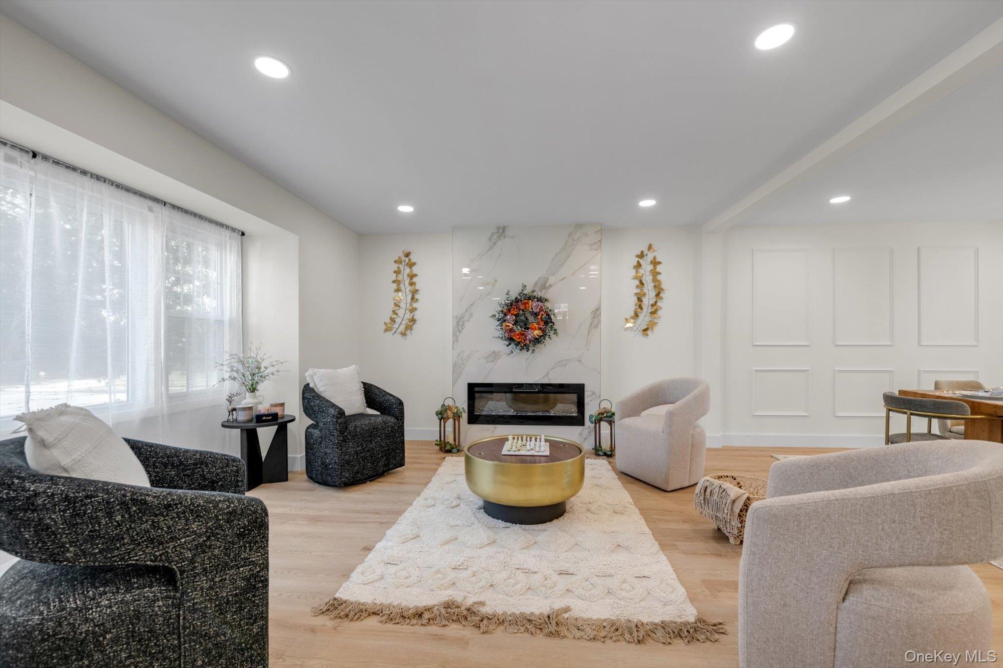 #2 photo, 2001 Wellington Court, ナッソー郡 Westbury , NY 11590