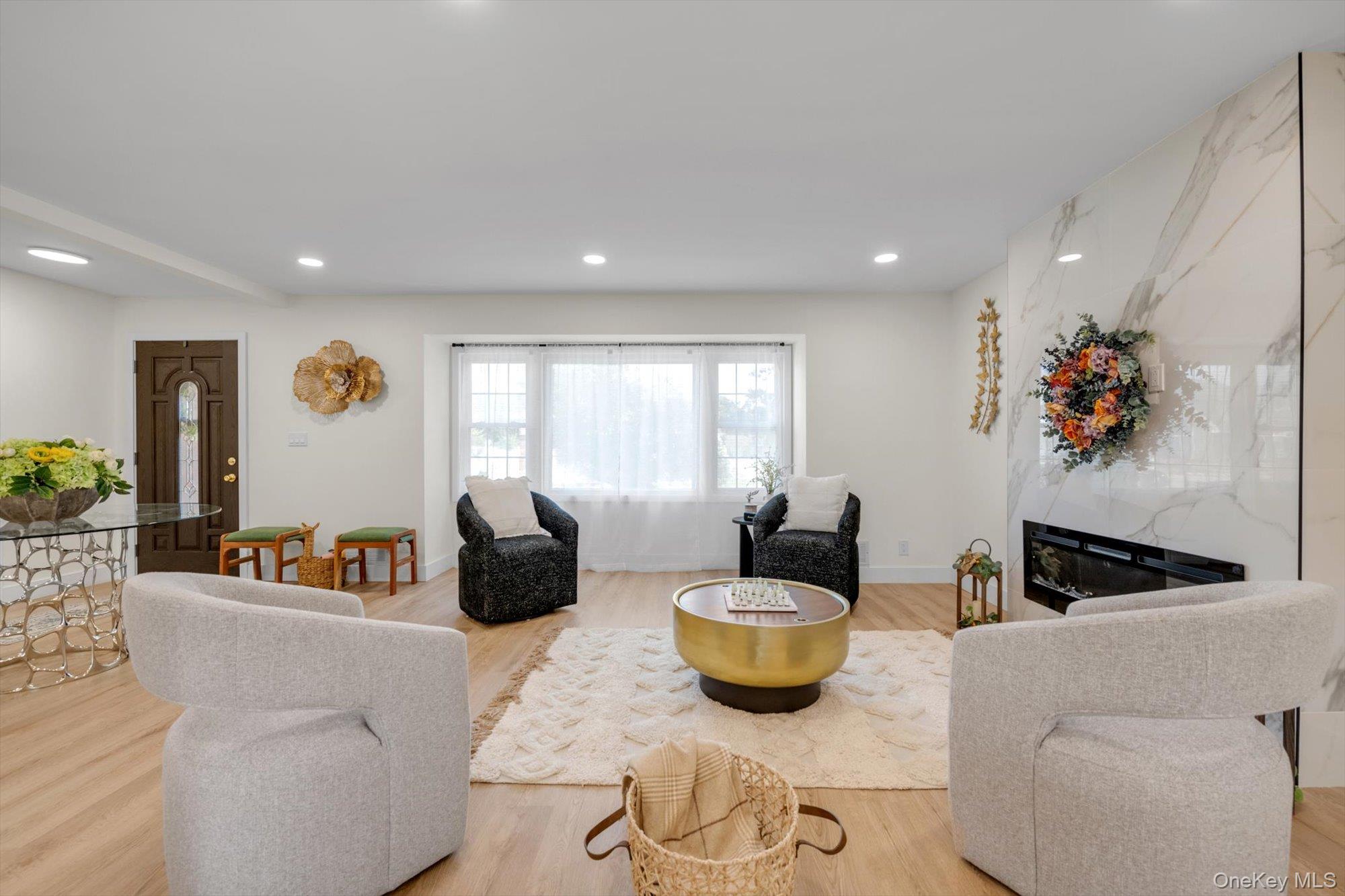 #3 photo, 2001 Wellington Court, ナッソー郡 Westbury , NY 11590