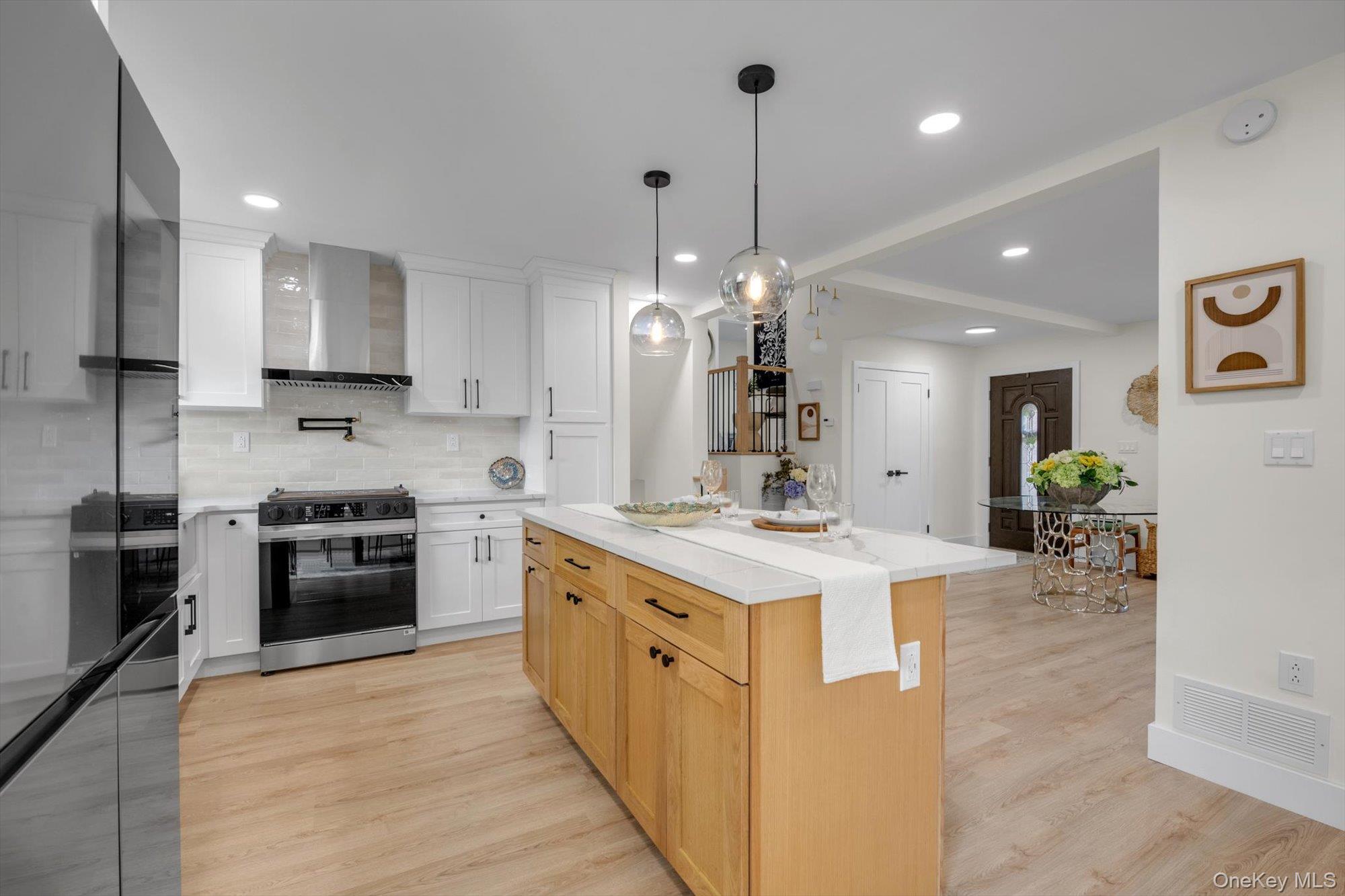 #8 photo, 2001 Wellington Court, ナッソー郡 Westbury , NY 11590