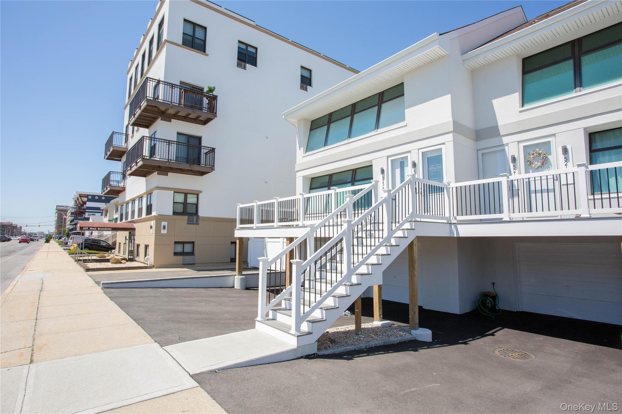 #1 photo, 521 W Broadway, ナッソー郡 Long Beach , NY 11561