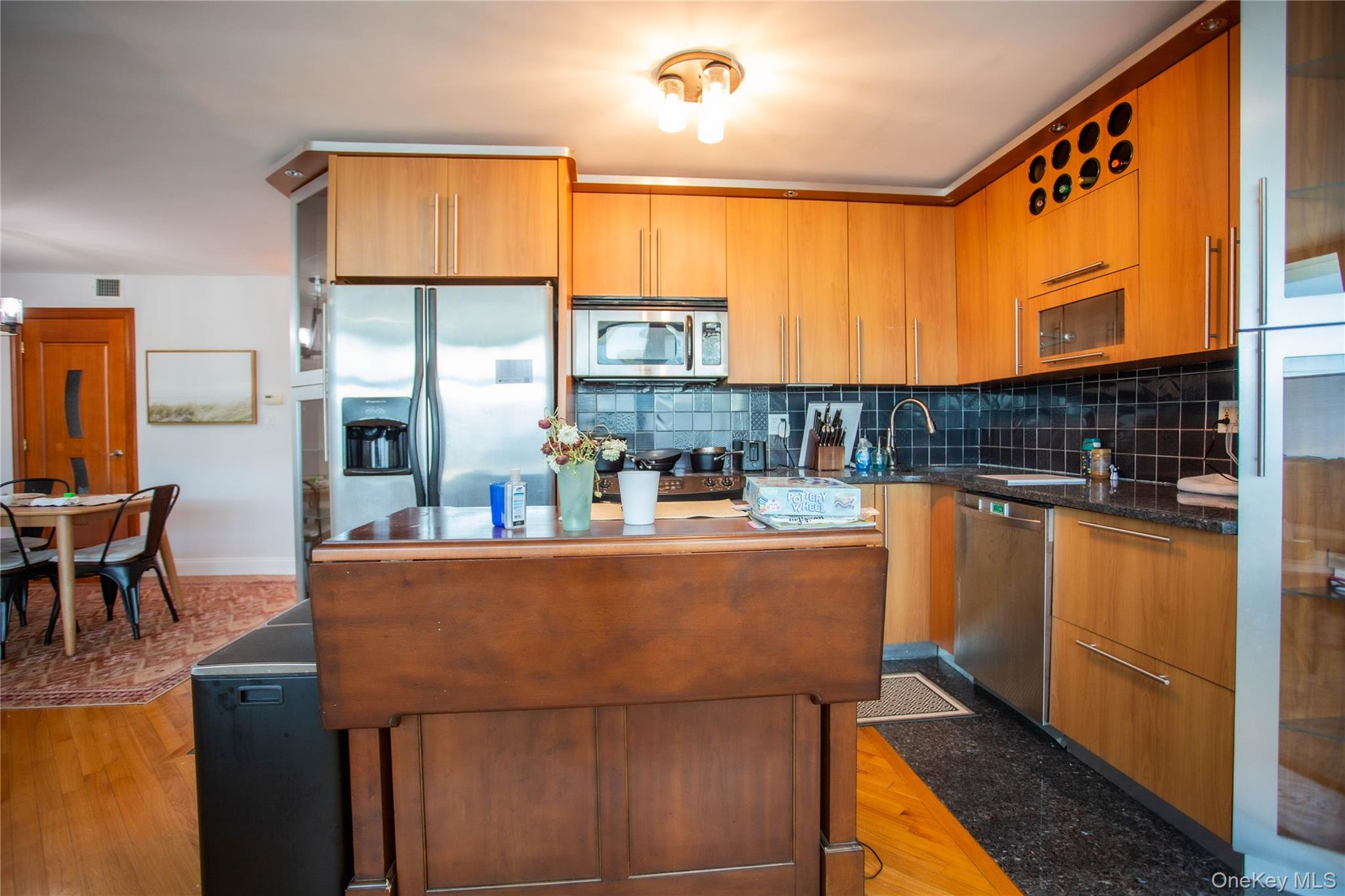 #12 photo, 521 W Broadway, ナッソー郡 Long Beach , NY 11561