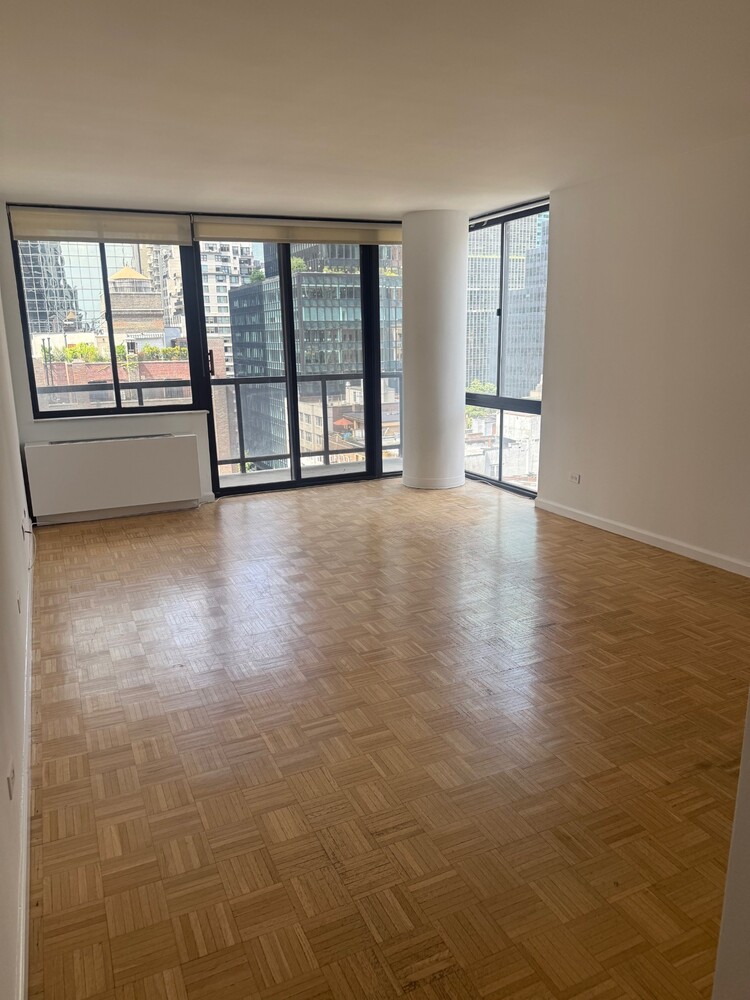 #1 photo, 255 E 49TH Street, マンハッタン Turtle Bay , NY 10022