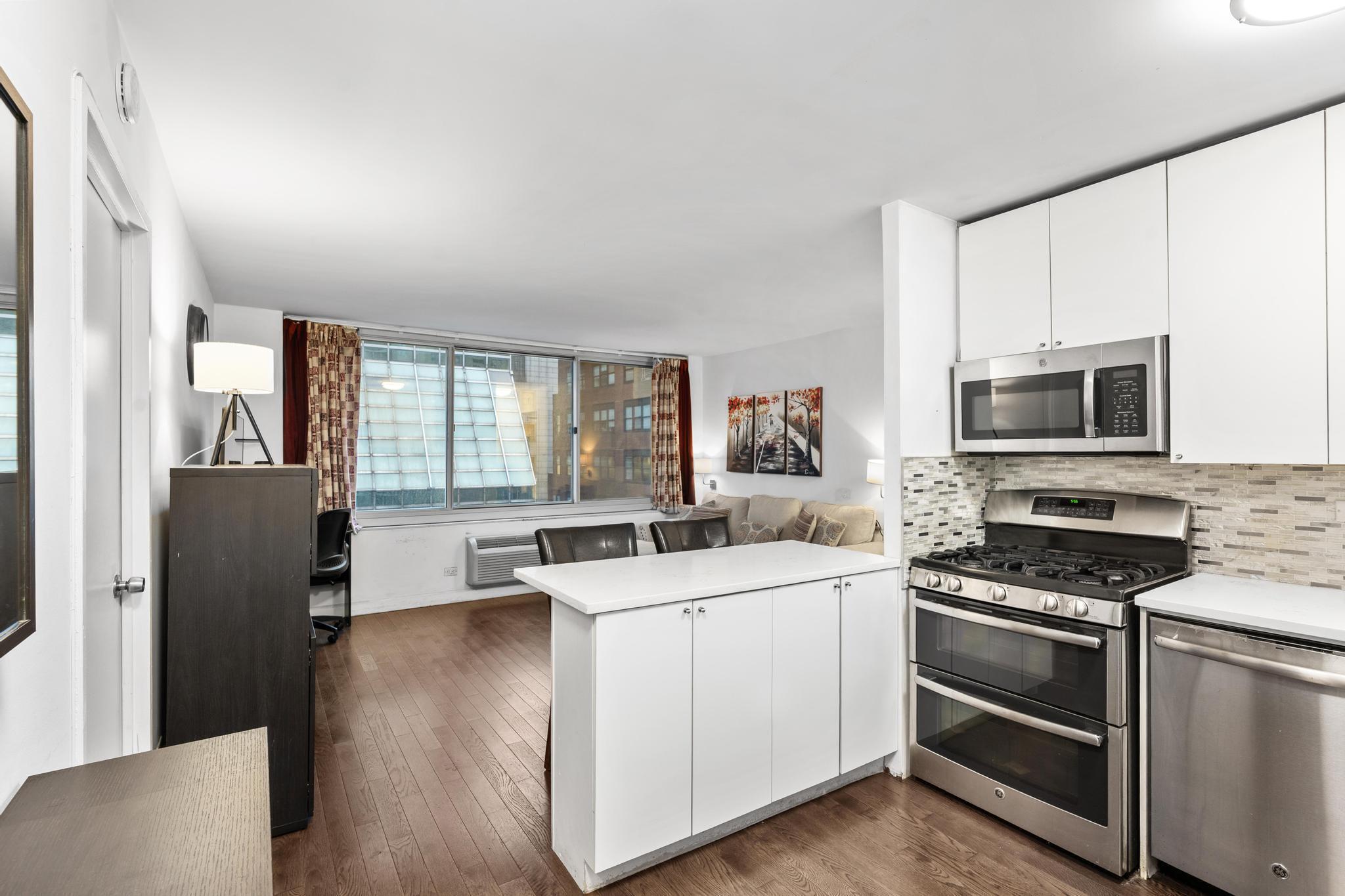 #1 photo, 333 E 45th Street, マンハッタン Turtle Bay , NY 10017