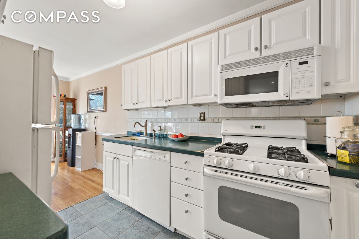 #11 photo, 5730 Mosholu Avenue, ブロンクス区 North Riverdale , NY 10471