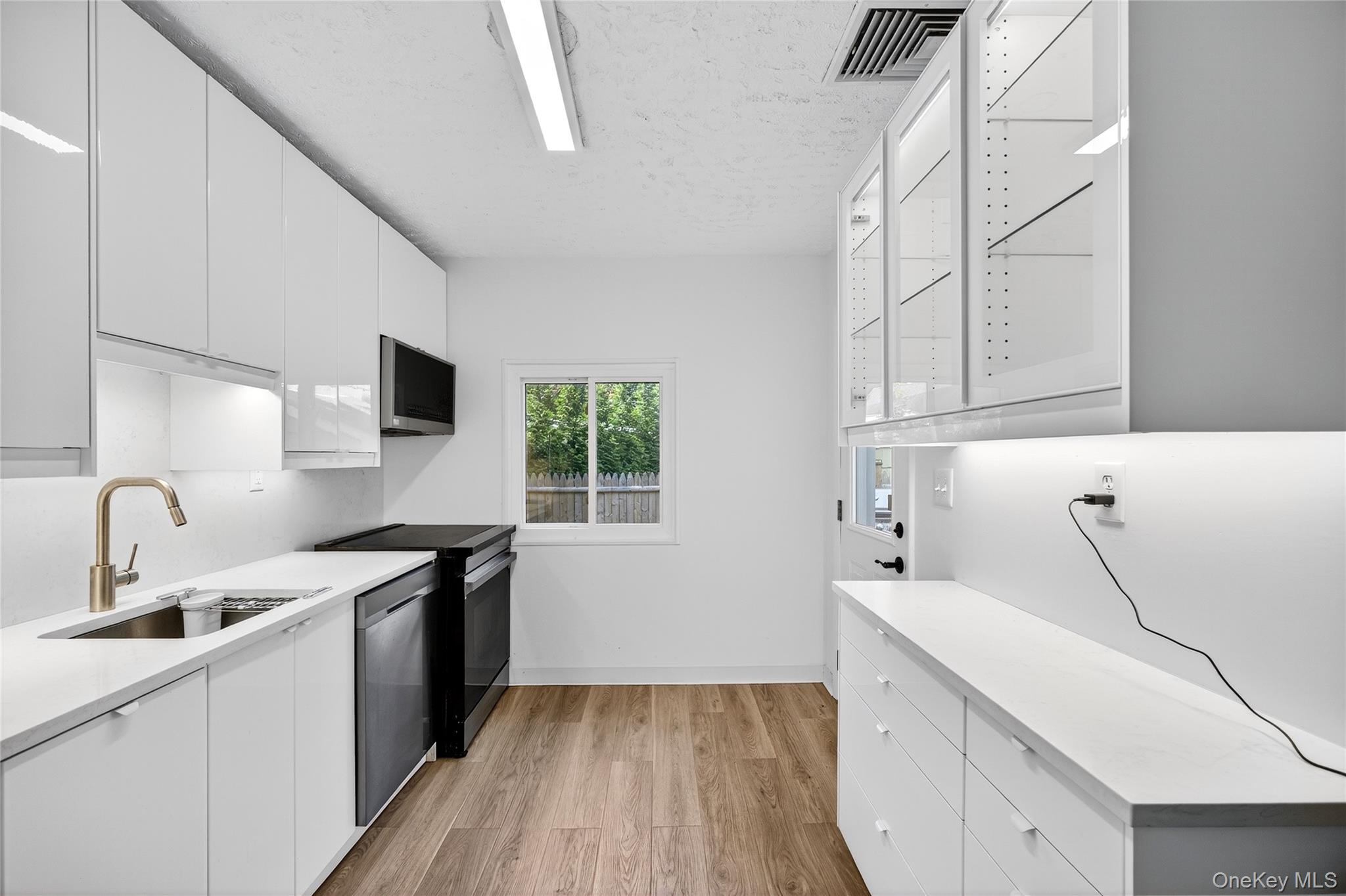 #8 photo, 14 Mountain Trail, Pleasantville , NY 10570