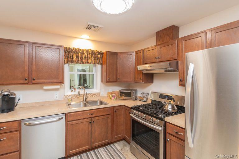 #11 photo, 5 Meadowbrook Drive, Kingston , NY 12401