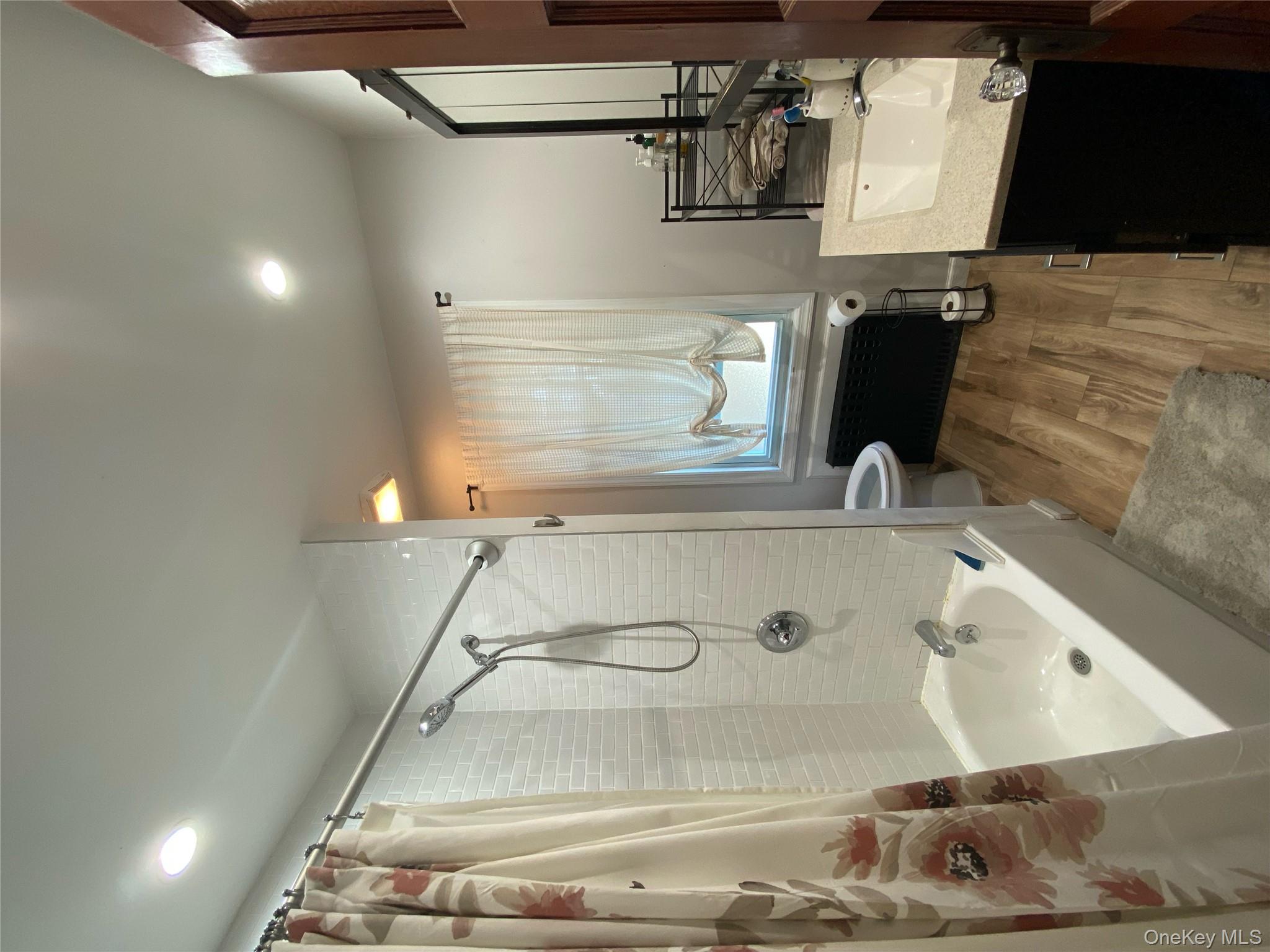 #18 photo, 939 College Place, クイーンズ区 College Point , NY 11356