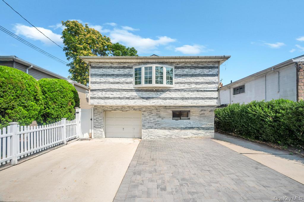 #1 photo, 30 Sutton Street, 长岛 Hempstead , NY 11550