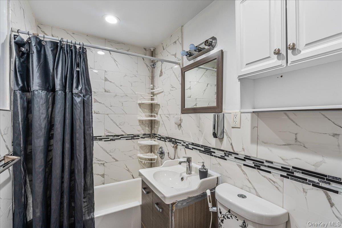 #12 photo, 159 Spring Lane, Levittown , NY 11756