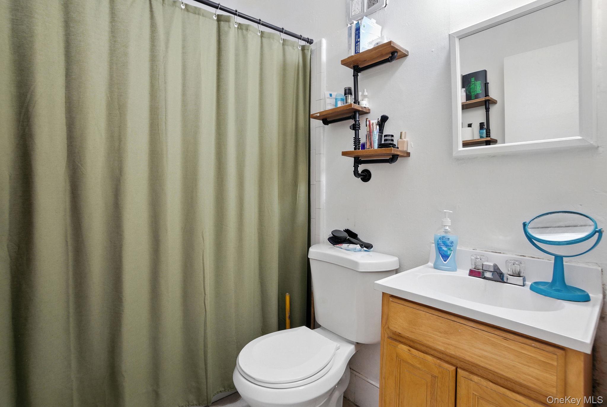 #10 photo, 61-26 Booth Street, クイーンズ区 Rego Park , NY 11374