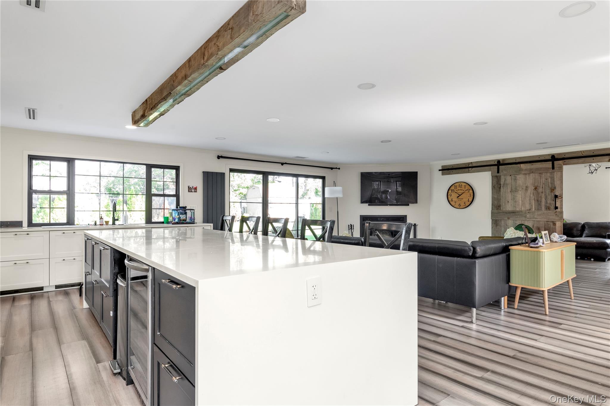 #11 photo, 8 Family Lane, ナッソー郡 Levittown , NY 11756