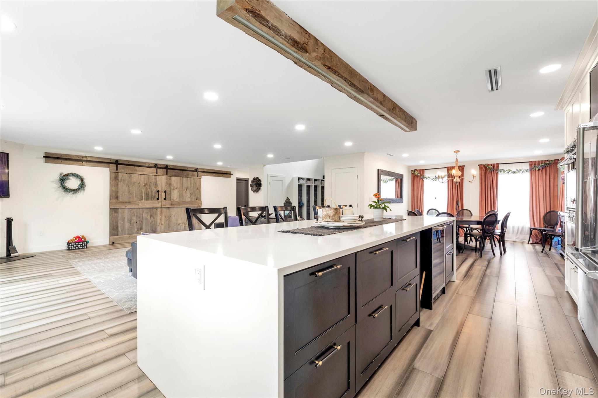 #12 photo, 8 Family Lane, ナッソー郡 Levittown , NY 11756