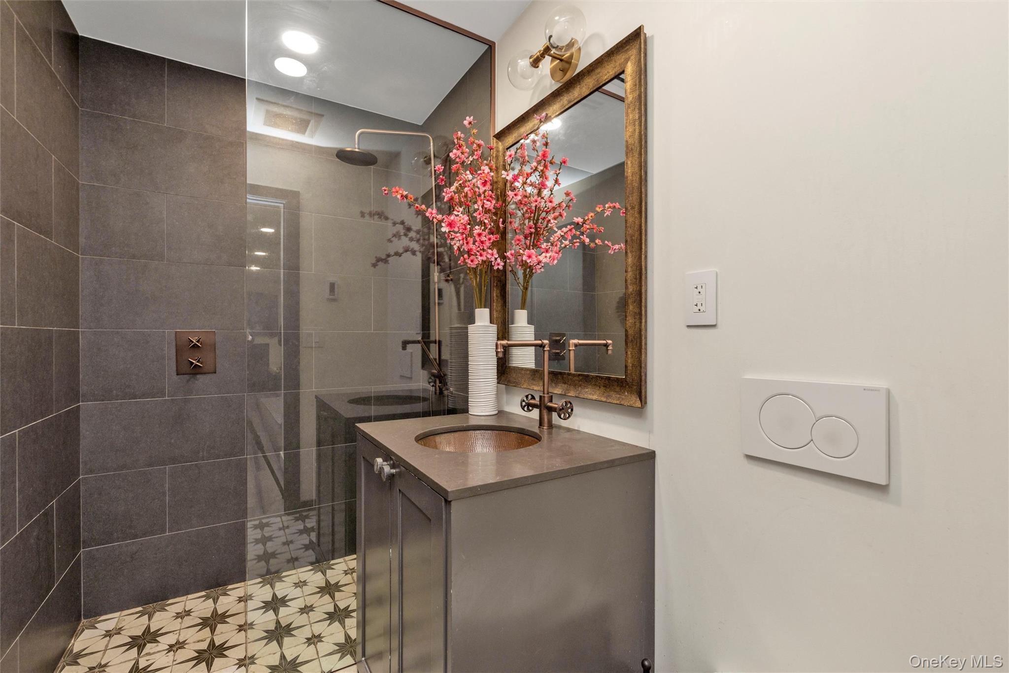 #14 photo, 8 Family Lane, ナッソー郡 Levittown , NY 11756