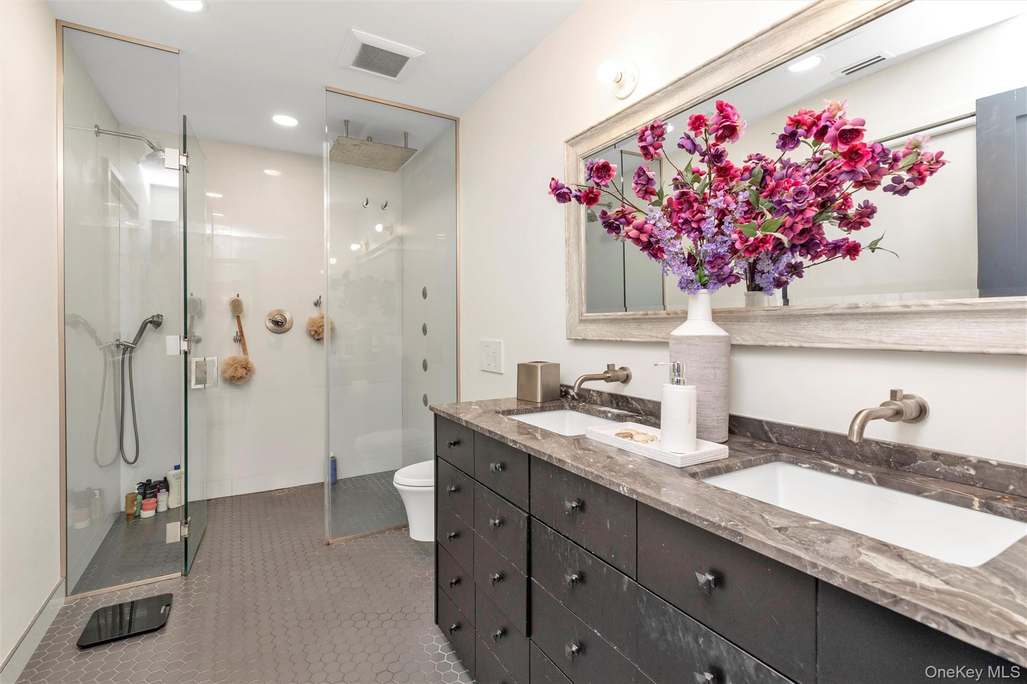 #17 photo, 8 Family Lane, ナッソー郡 Levittown , NY 11756