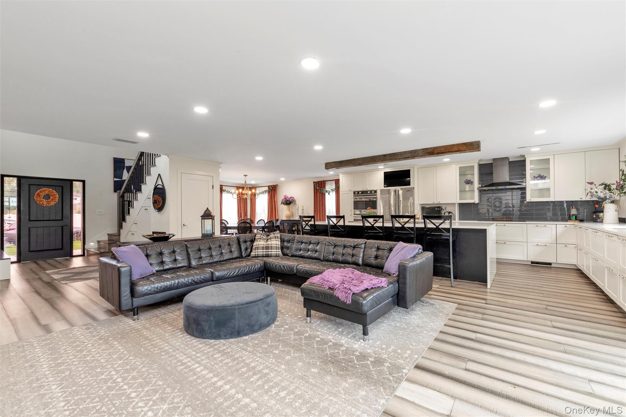 #3 photo, 8 Family Lane, ナッソー郡 Levittown , NY 11756