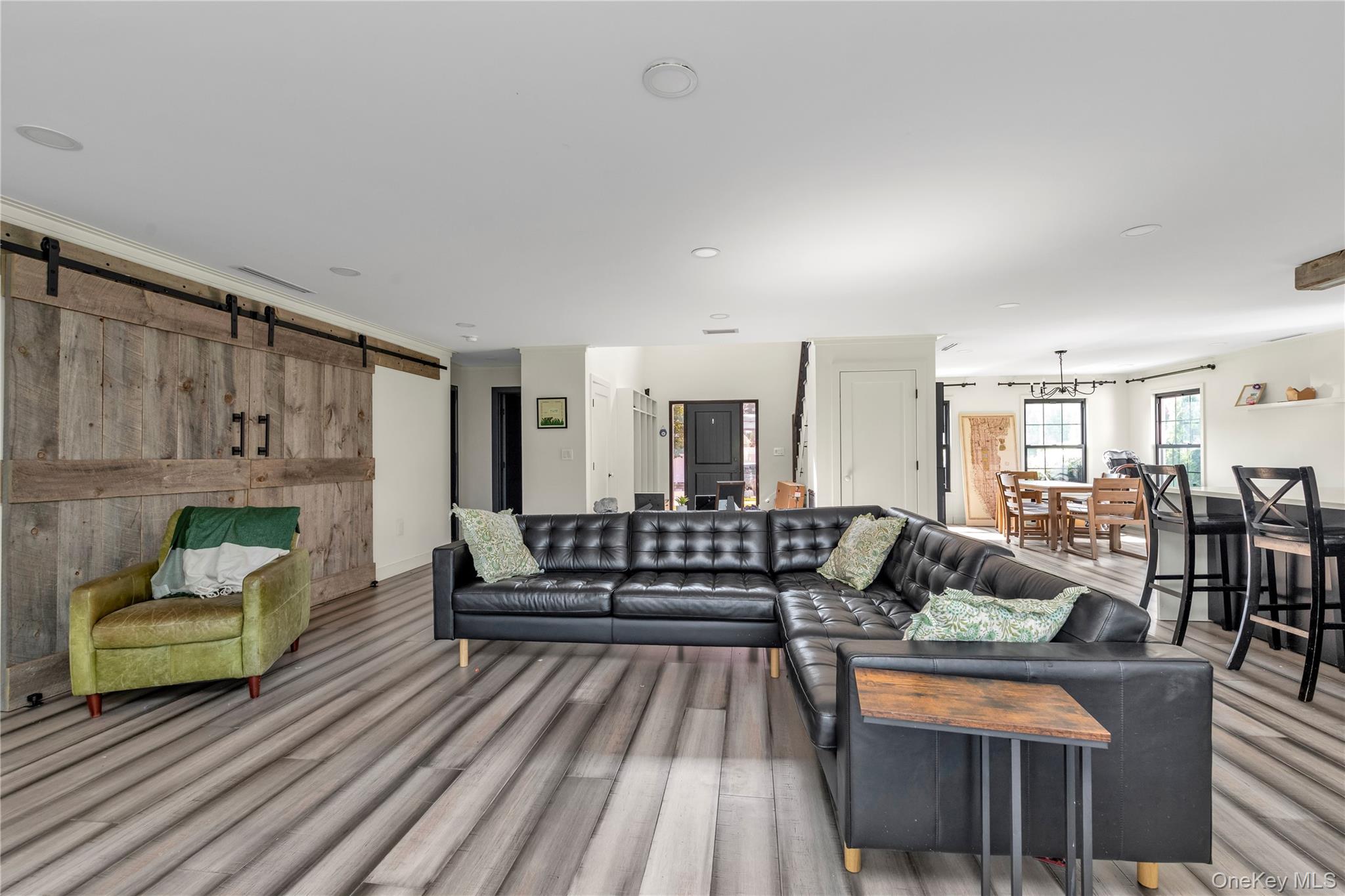 #4 photo, 8 Family Lane, ナッソー郡 Levittown , NY 11756